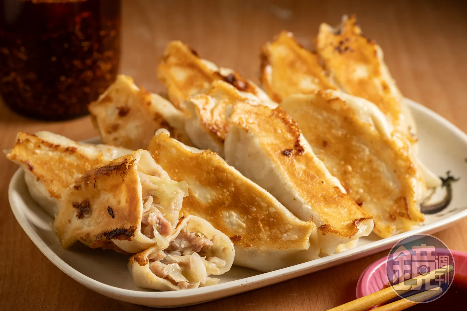 台南一名男子因1顆焦黑煎餃連日糾纏攤商，法官認定其行為擾亂社會秩序，裁罰8,000元。示意圖，非當事煎餃。（本刊資料照）