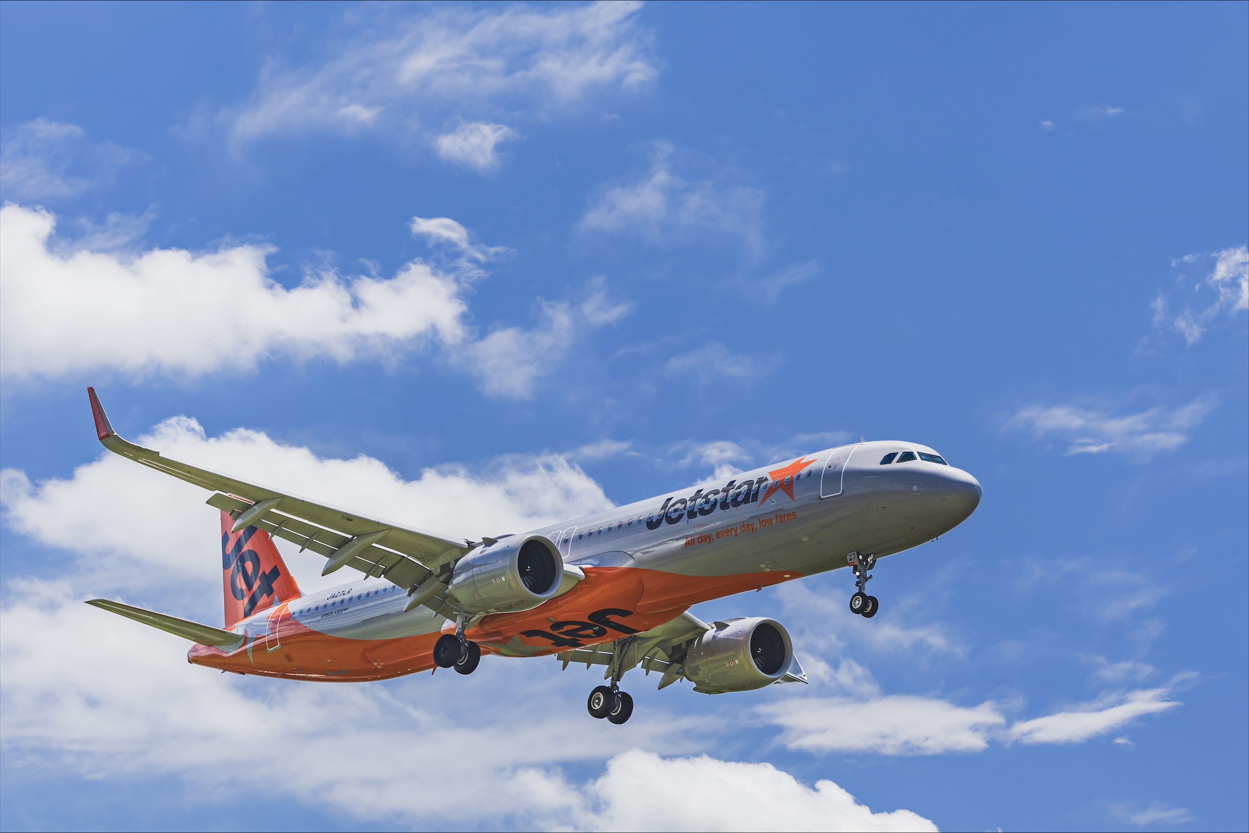 日本石川縣昨（1日）發生強震，日本廉航捷星航空罷工行動喊卡，協助疏運旅客。（翻攝自X@Jetstar_Japan）