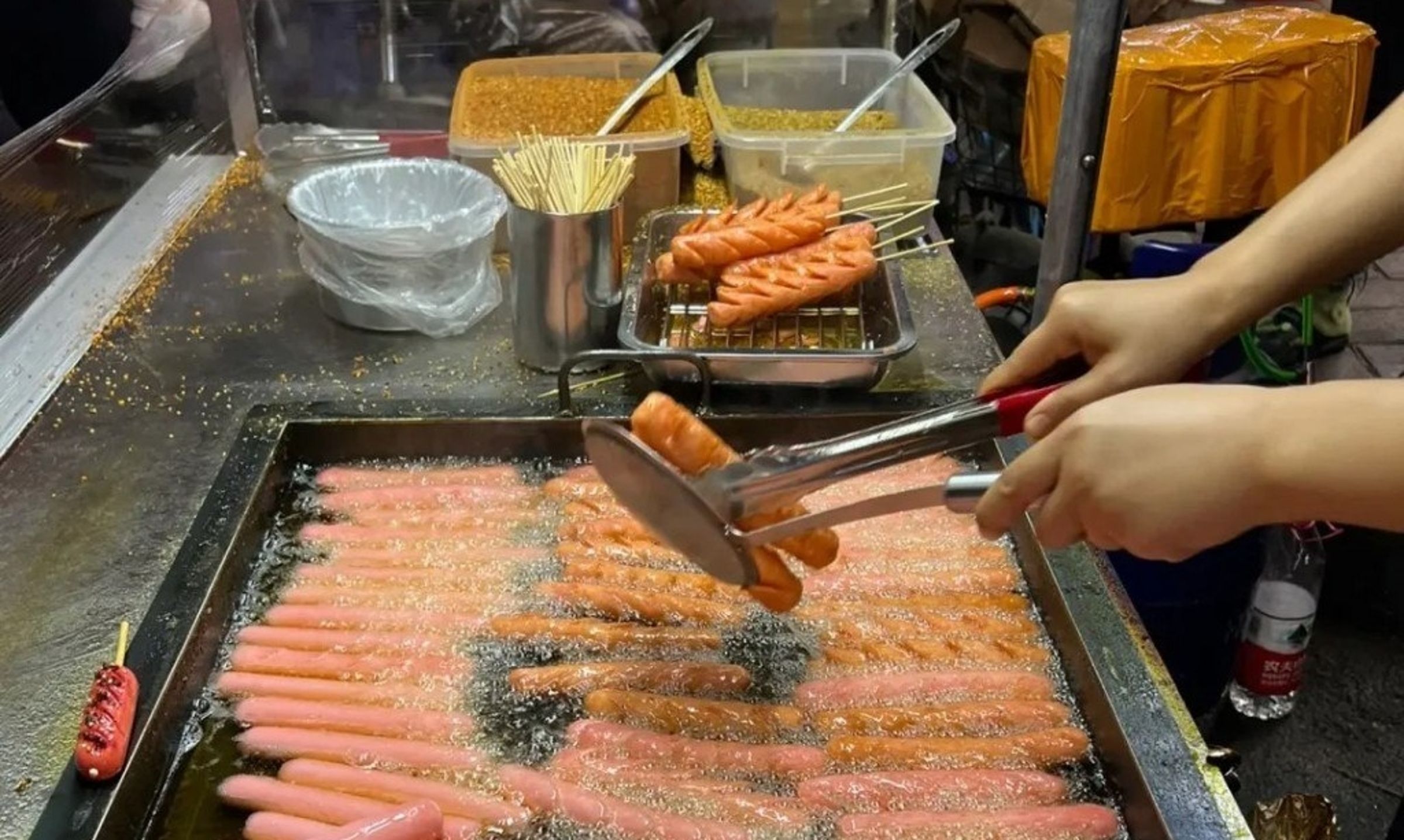食安專家楊世煒昨po文，指「澱粉腸」本質就是一種低成本的加工肉製品，不是一定有毒，但品質差異非常大。（翻攝自韋恩的食農生活臉書粉專）