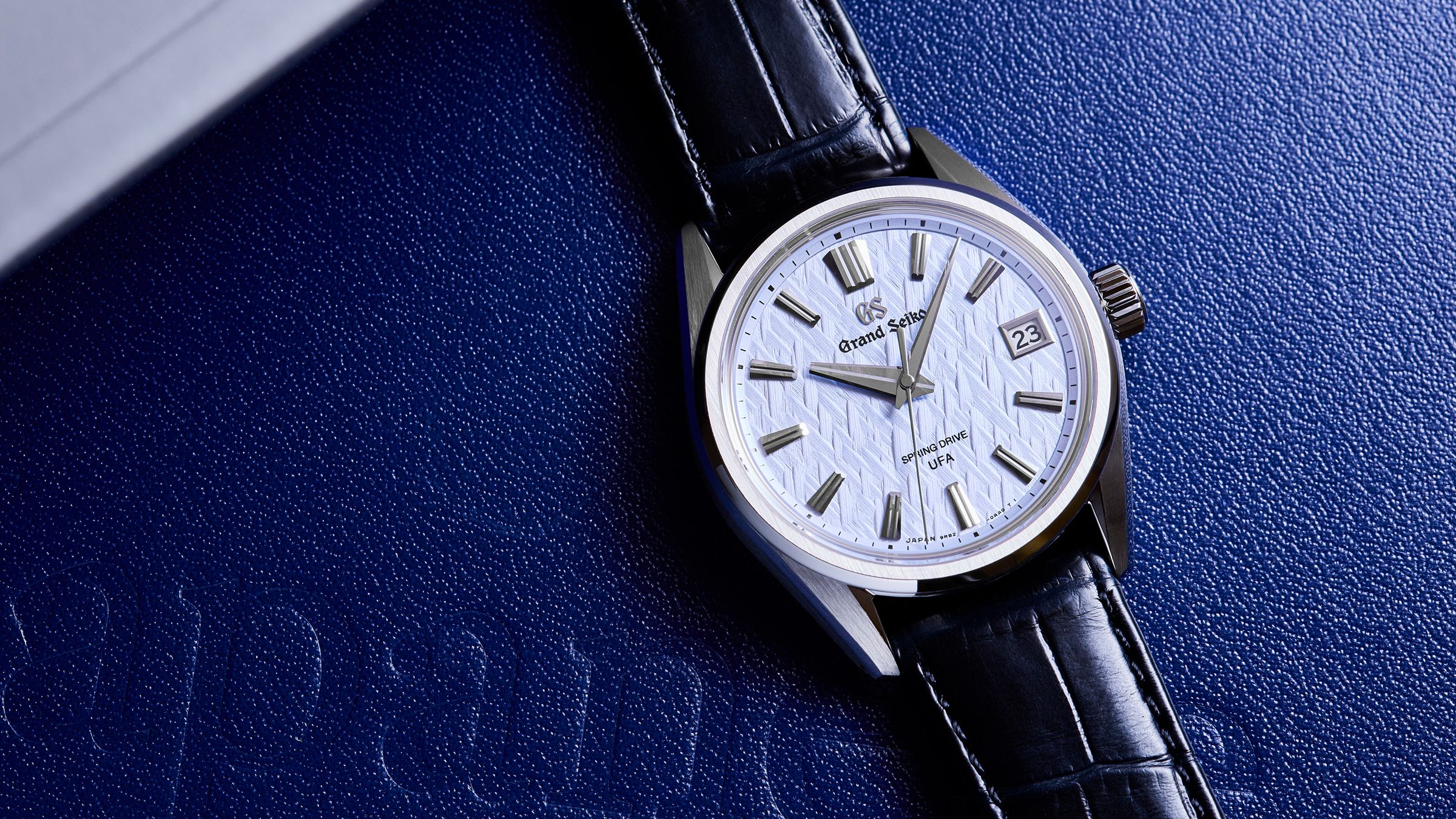 GRAND SEIKO Evolution 9 Collection SLGB001｜錶徑37mm／鉑金材質／時、分、秒、日期指示／9RB2 Spring Drive自動上鍊機芯／動力儲存約72小時／防水10大氣壓／限量80只／價格店洽