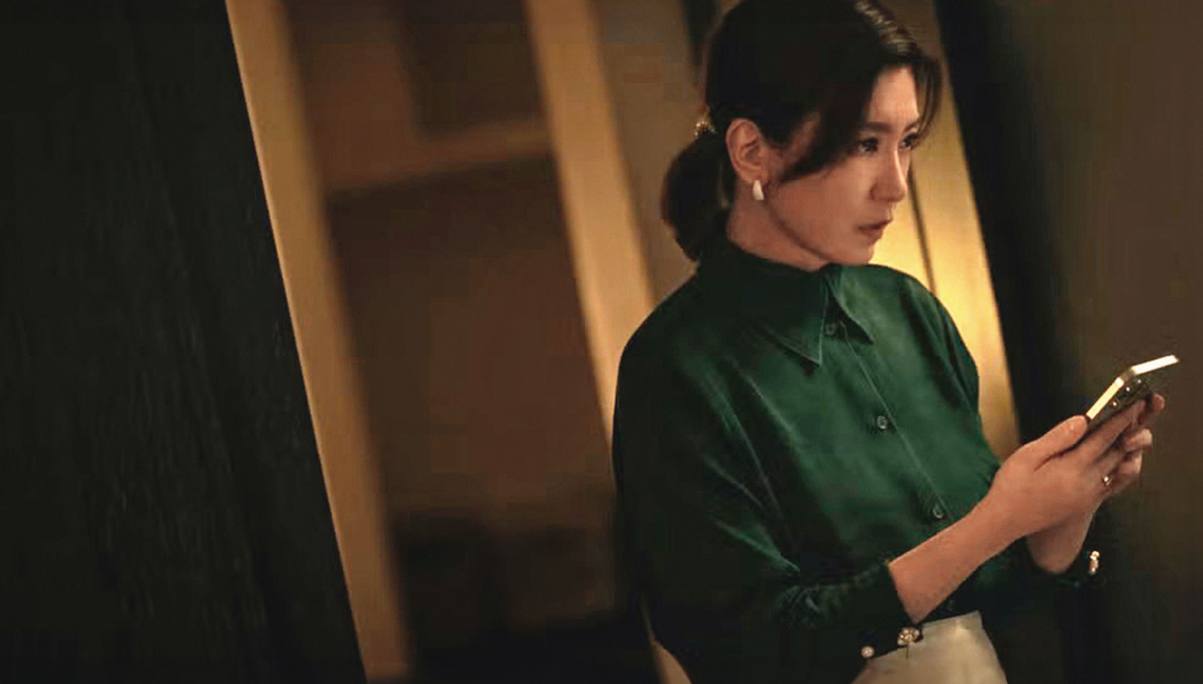 賈靜雯榮獲金馬、金鐘影后,新作是大咖雲集的NETFLIX影集《回魂記》。(Netflix提供)
