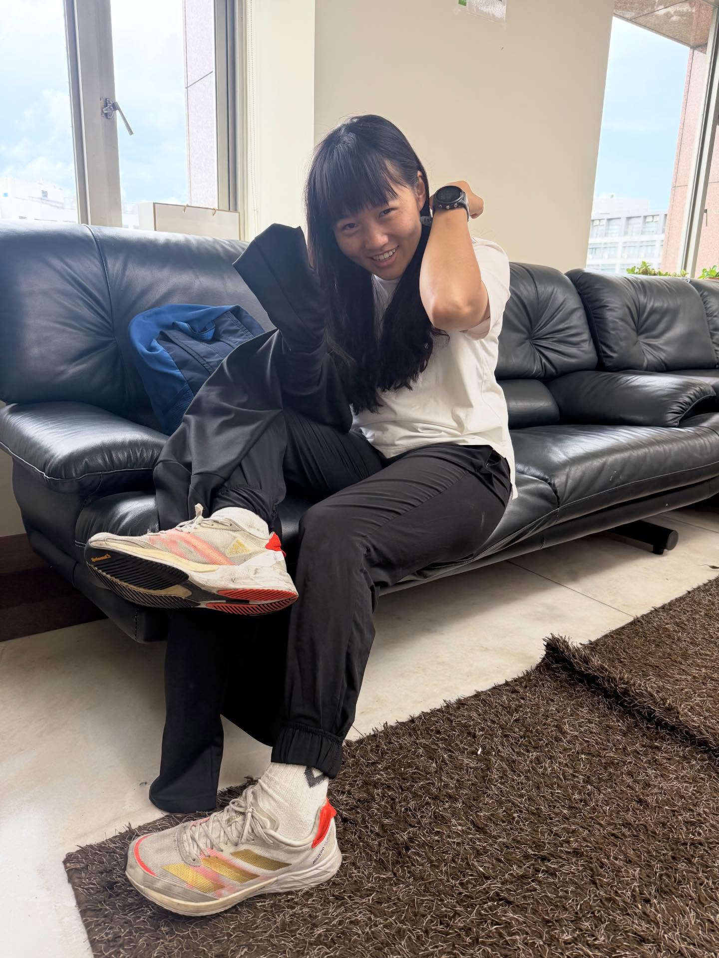 台師大女足隊抽血霸凌案吹哨者簡奇陞,今日雨天騎車自摔,一度讓網友們很擔心。(翻攝自簡奇陞Threads)
