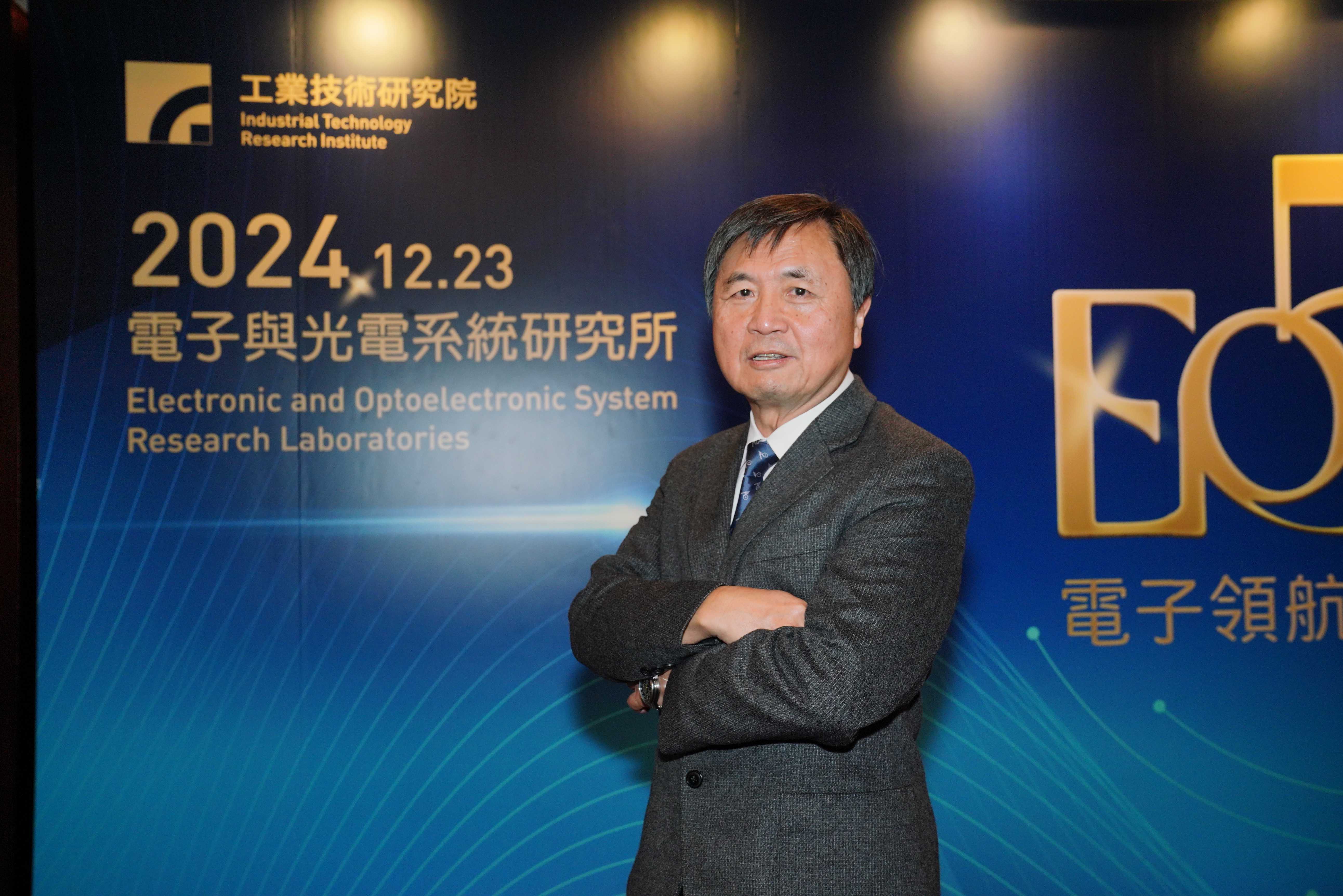 工研院第6任電子所所長及前科技部長徐爵民認為，台積電技術從追隨轉為主導，關鍵在7奈米順利量產，而操盤手正是剛退休的前董事長劉德音。