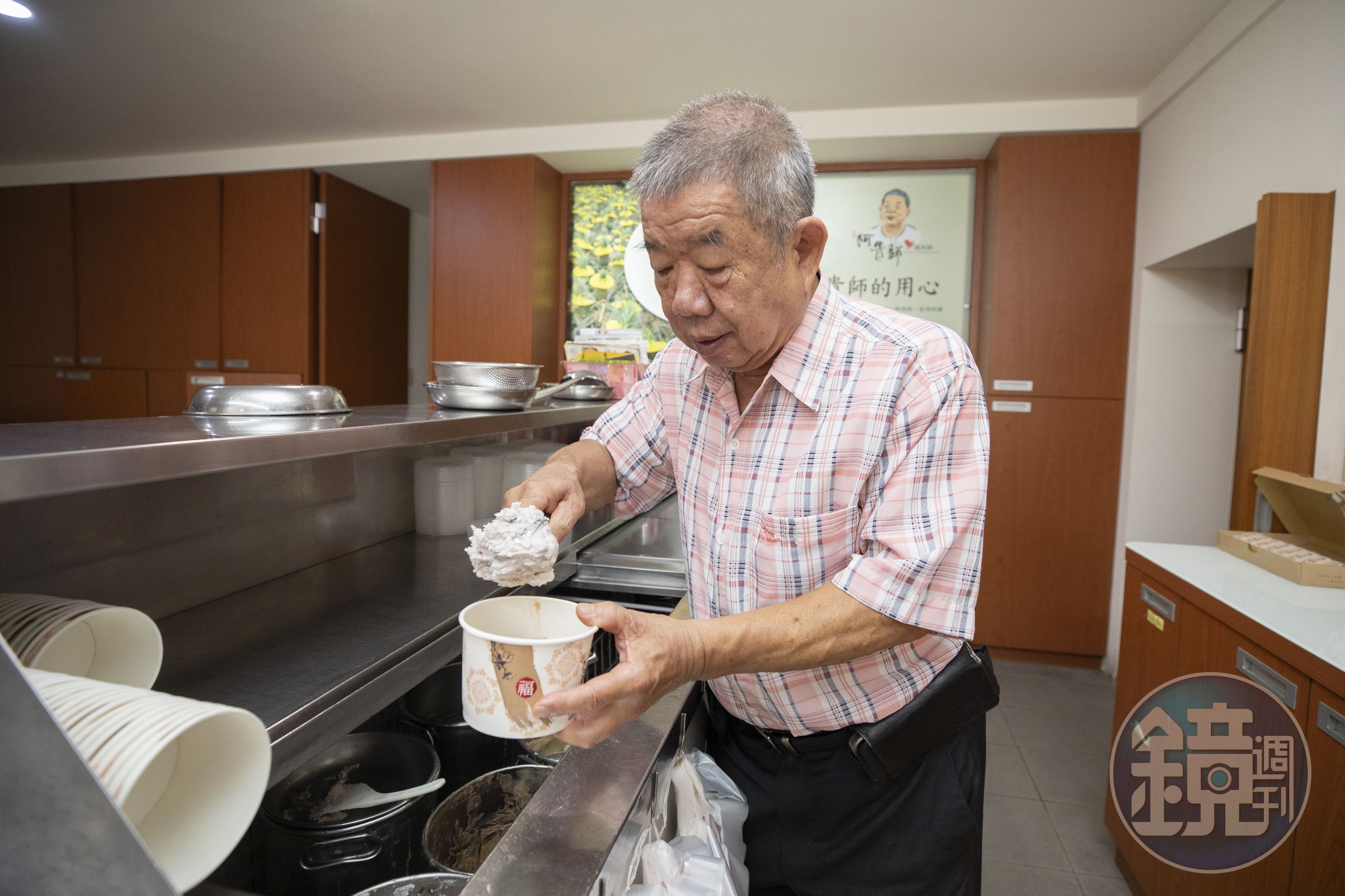 40年前陳榮貴賣冰起家，嘗到成功滋味，讓他一輩子都以冰為業。