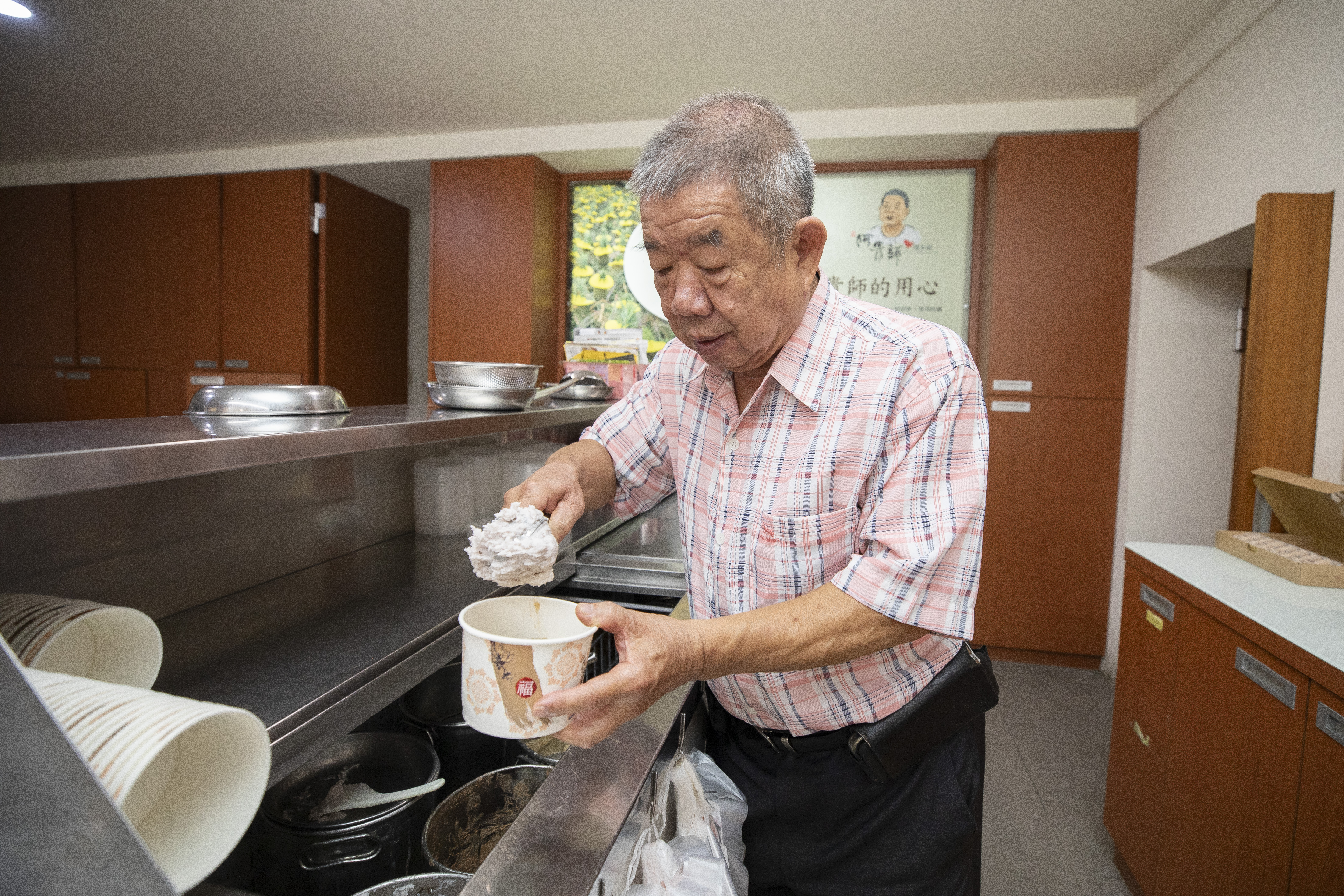 40年前陳榮貴賣冰起家，嘗到成功滋味，讓他一輩子都以冰為業。