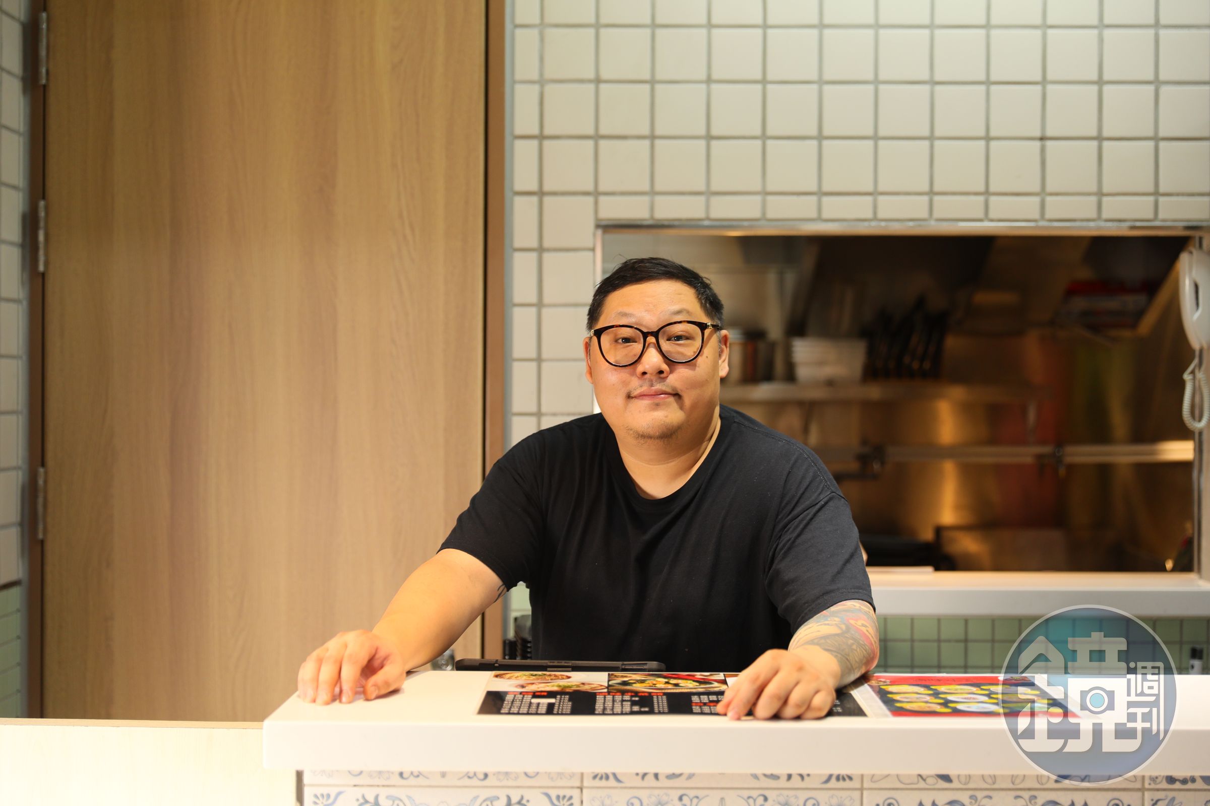 「史料味極」老闆史學寬是「史記正宗牛肉麵」二代,傳承家中老滷汁。