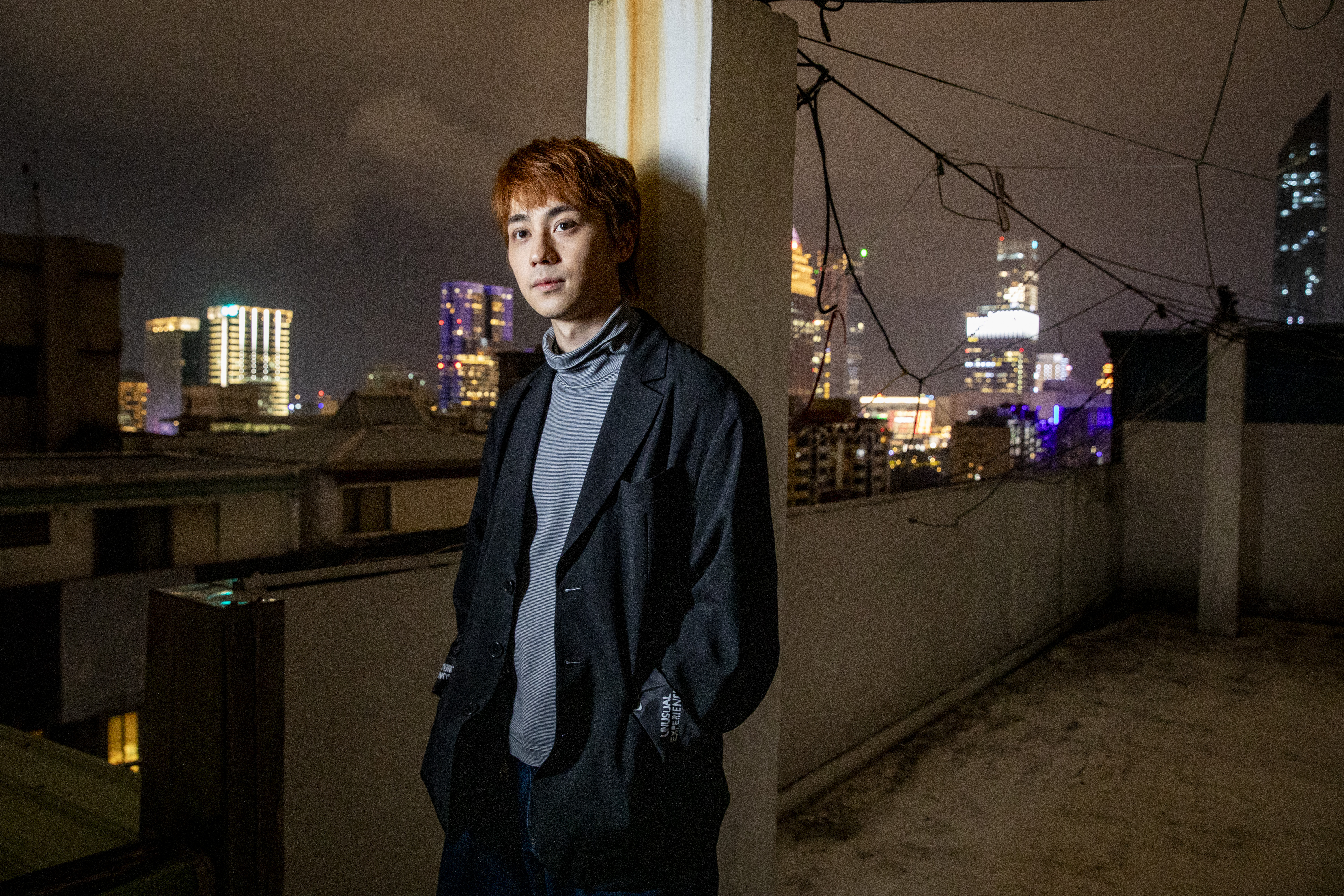 張迪文星途一片光明，但仍有文職的兼差工作。