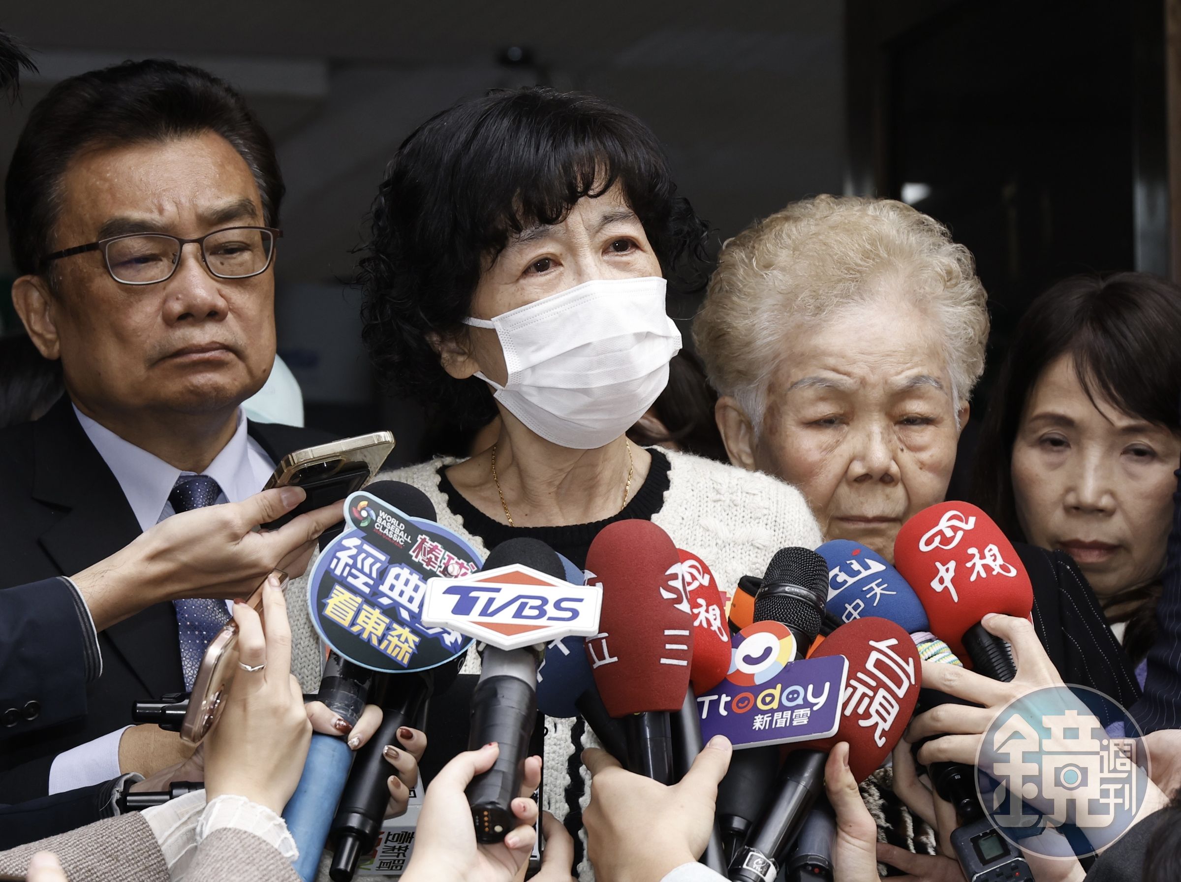 陳佩琪步出法院時感謝法官審酌及諒解。