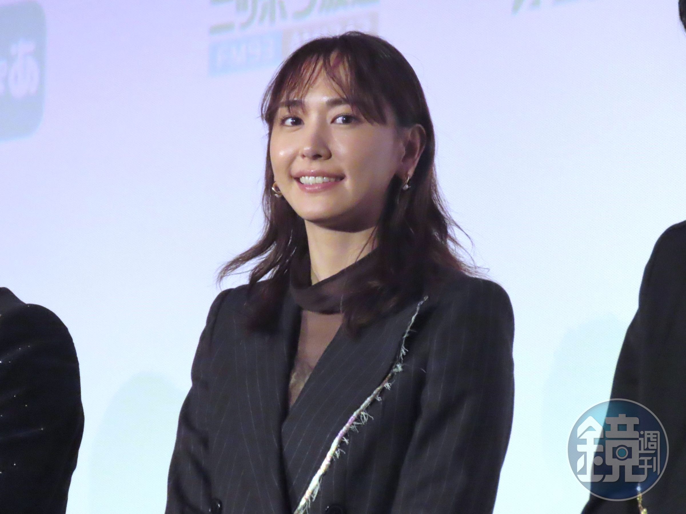 新垣結衣昨晚出席主演電影《（非）一般欲望》世界首映，不時露出甜美笑容。