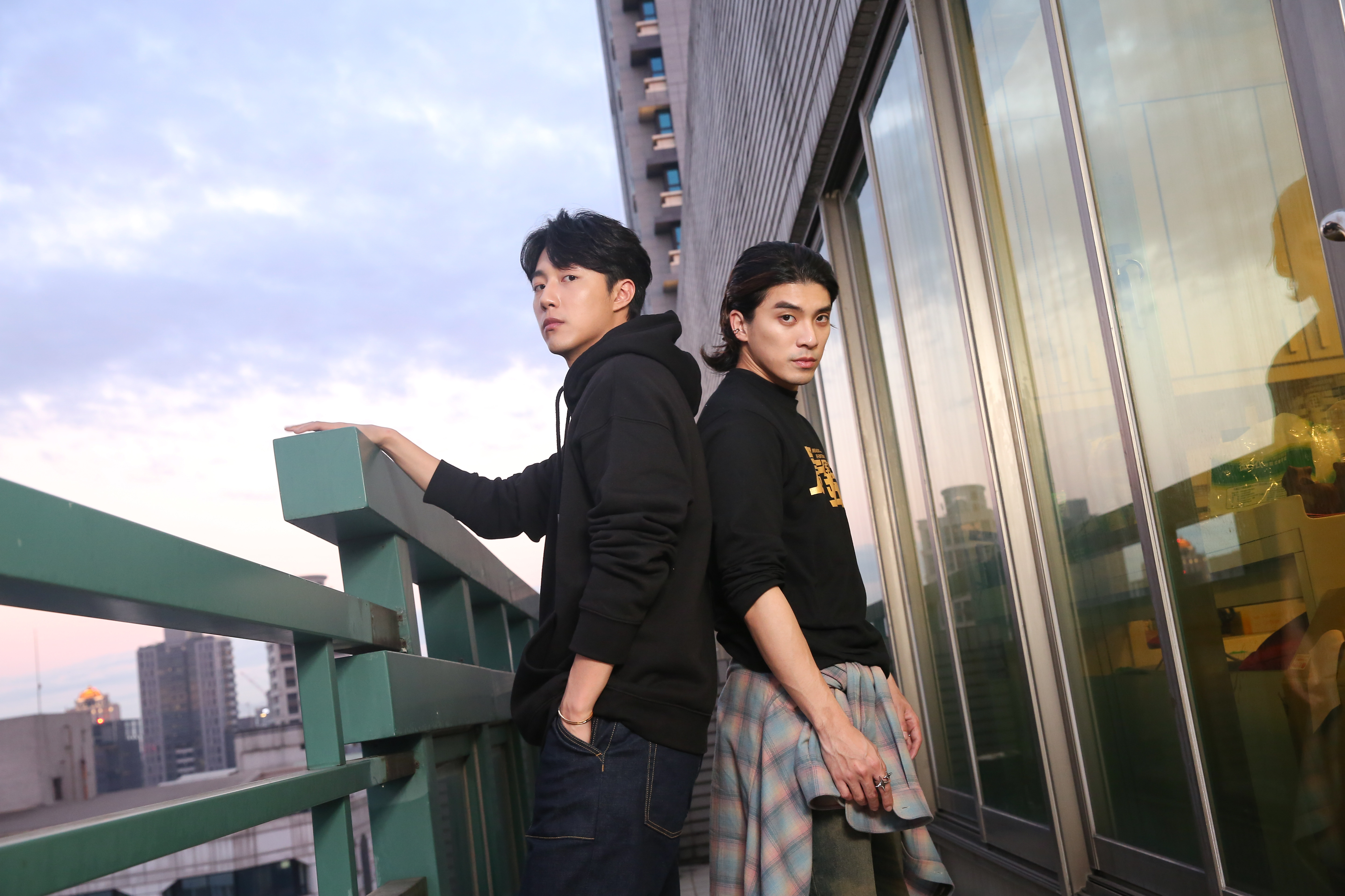 林哲熹與蔡凡熙早在2017年的電影《痴情男子漢》就合作過，在林哲熹眼中，以前蔡凡熙並沒有那麼「I」，是近年才變I的。