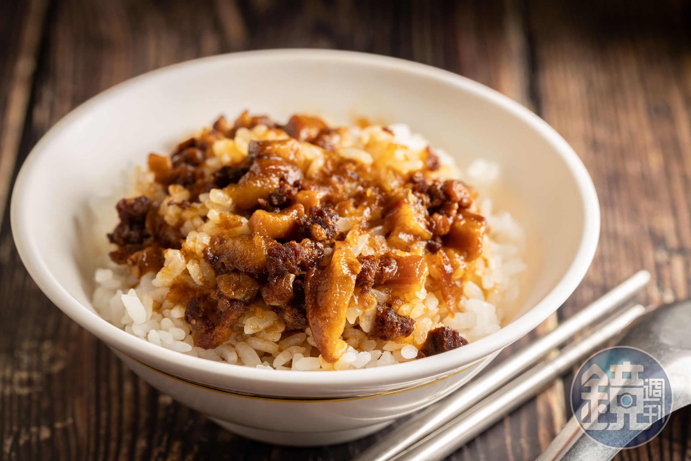 「家傳魯肉飯」肉丁肥瘦相間，鹹甘有味，飯粒飽滿不濕爛。（35元／小碗）
