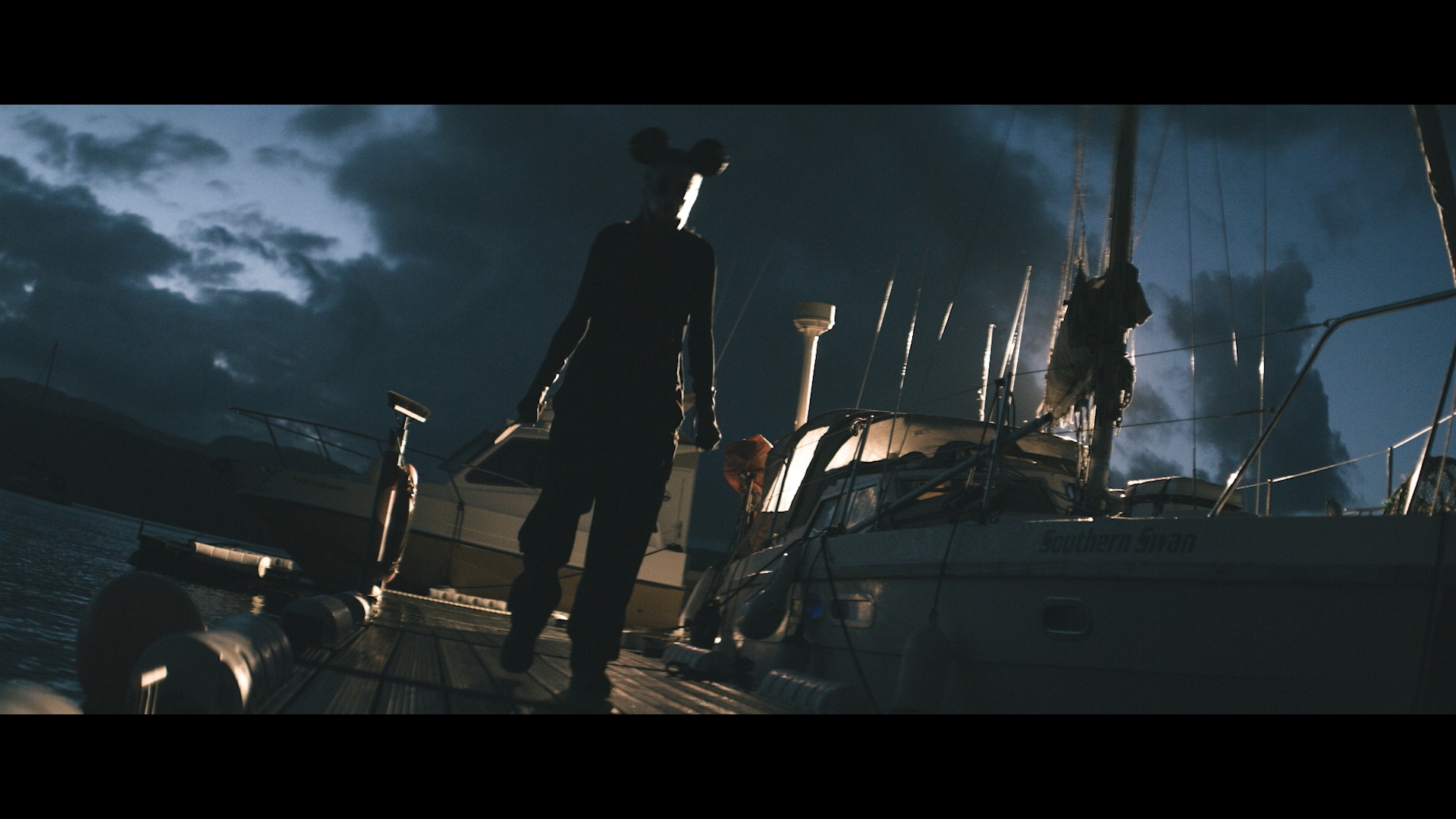 《米畸妙妙船》出現黑化版的米奇，做出讓人聞風喪膽的血腥行動。（車庫娛樂提供）