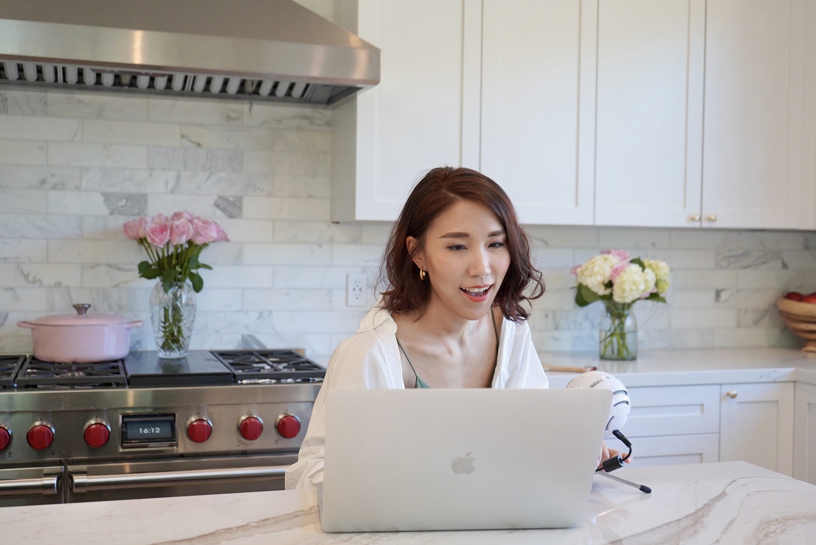 尼可主持Podcast節目。（尼可提供）