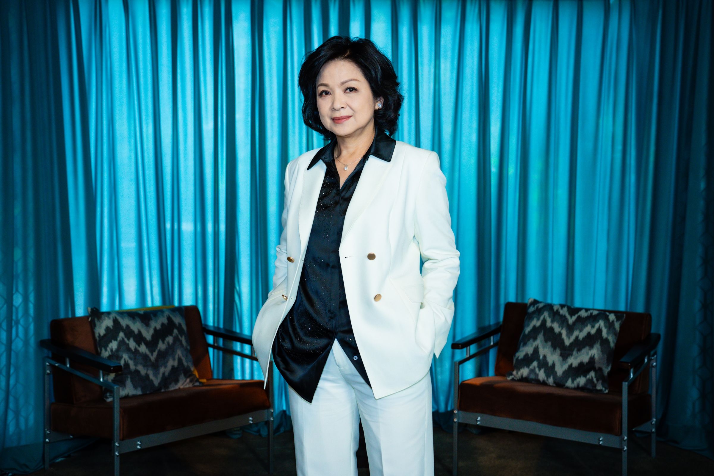 片方難得邀請楊貴媚來演出，過往她一直沒能進入《角頭》宇宙，這次雖然不是真正的 《角頭》 系列作，但能演出黑道大姐頭，也相當開心。（曼尼娛樂提供）