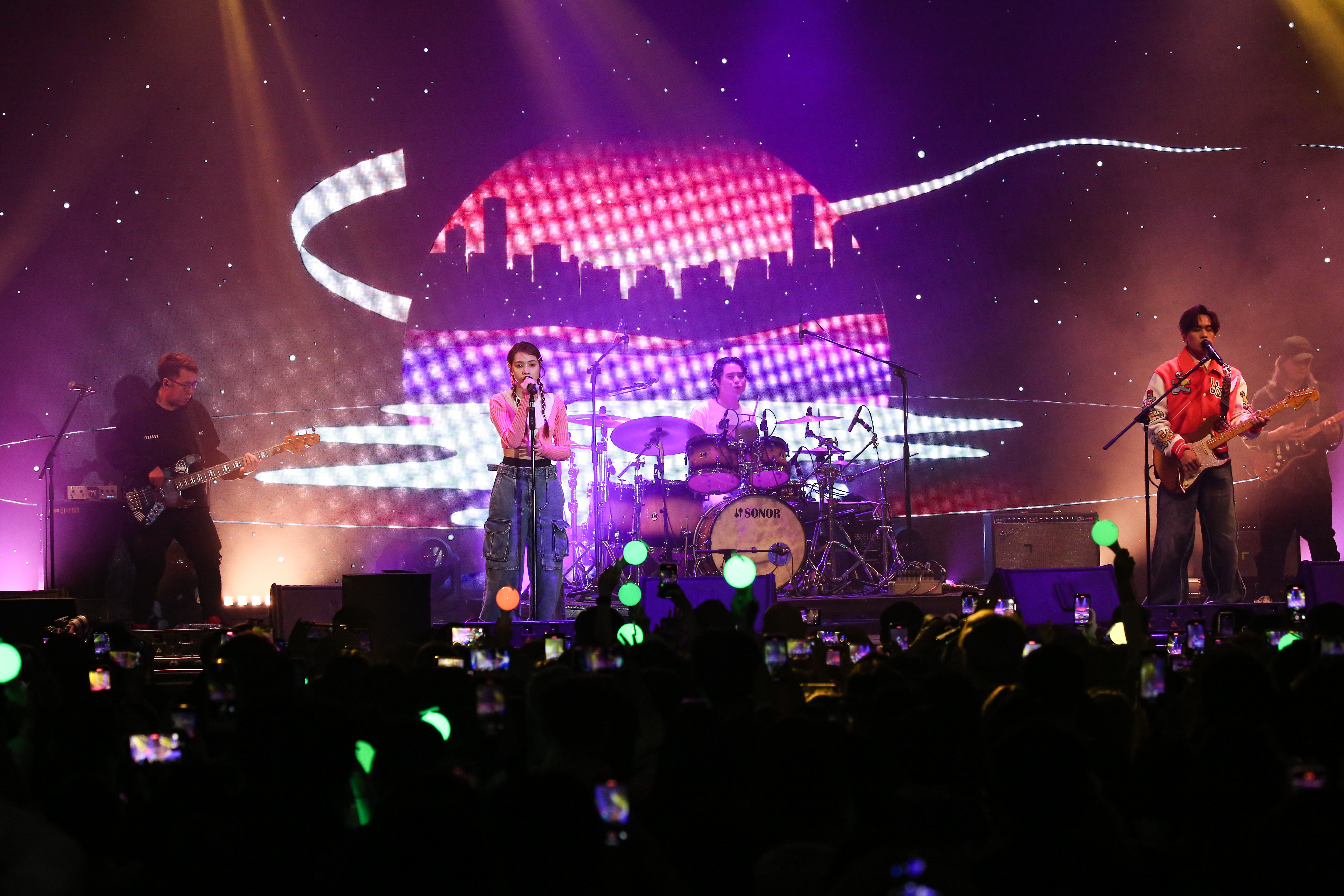 近期行程滿到停不下來的告五人樂團，在「相信奇蹟耶誕演唱會」壓軸登場。