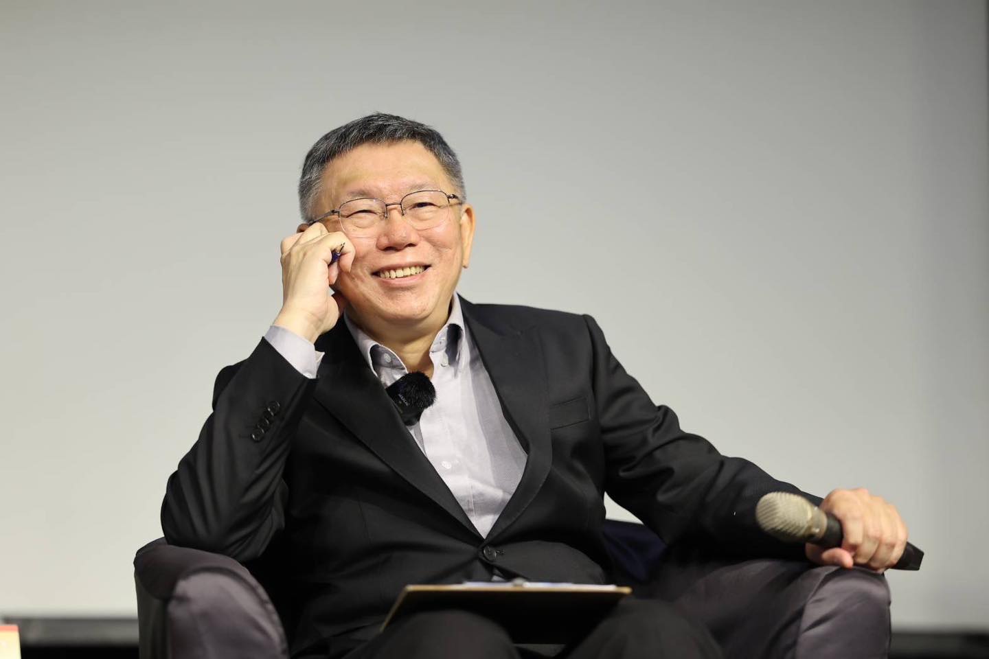 韓國瑜+黃國昌選立法院正副院長？柯文哲：畫面太XX，黃國昌也回應。（翻自柯文哲臉書）