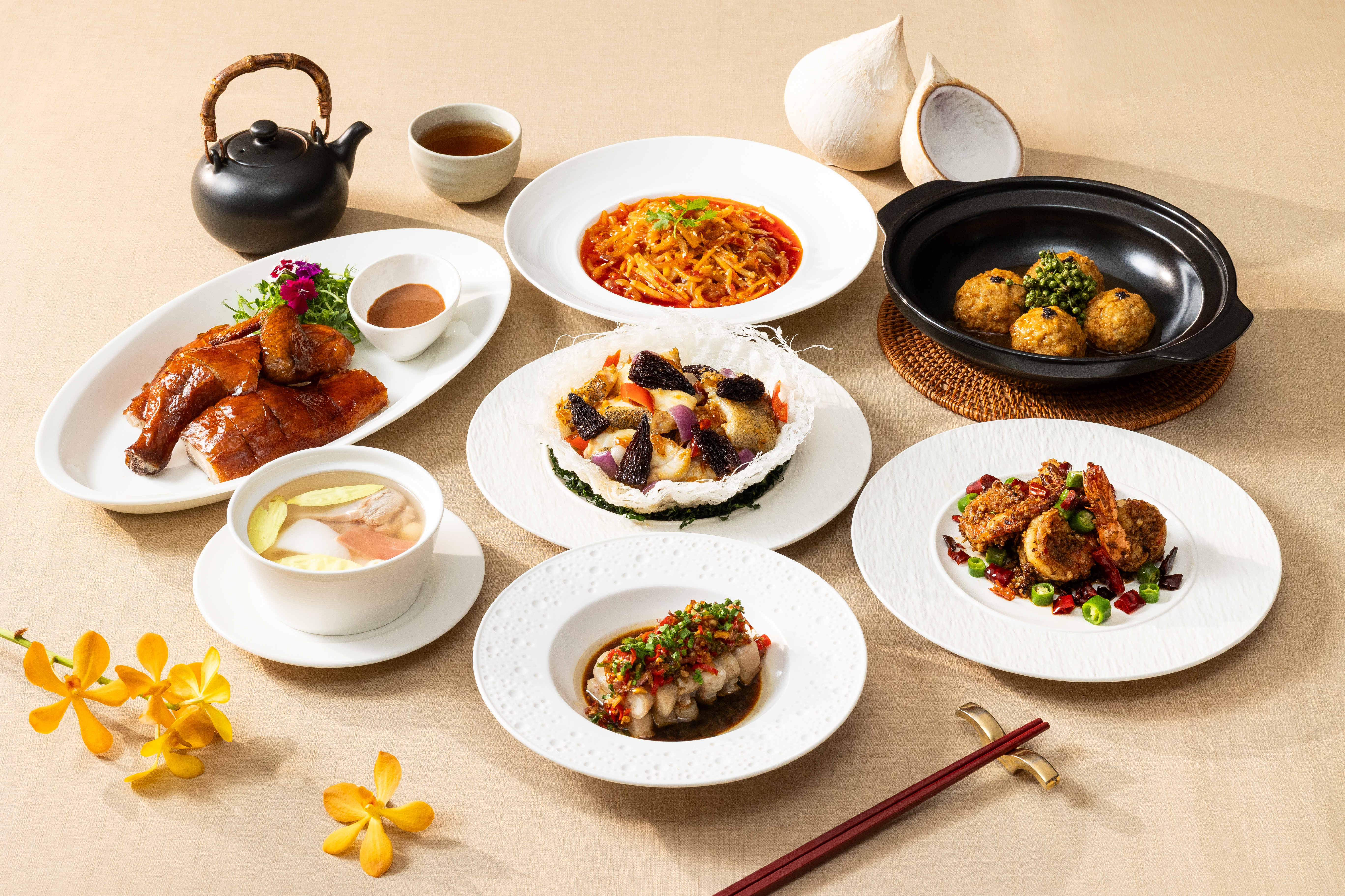 國賓中餐廳推出夏季新菜「盛夏清饗」,以十道料理詮釋粵川交融的夏日風味。