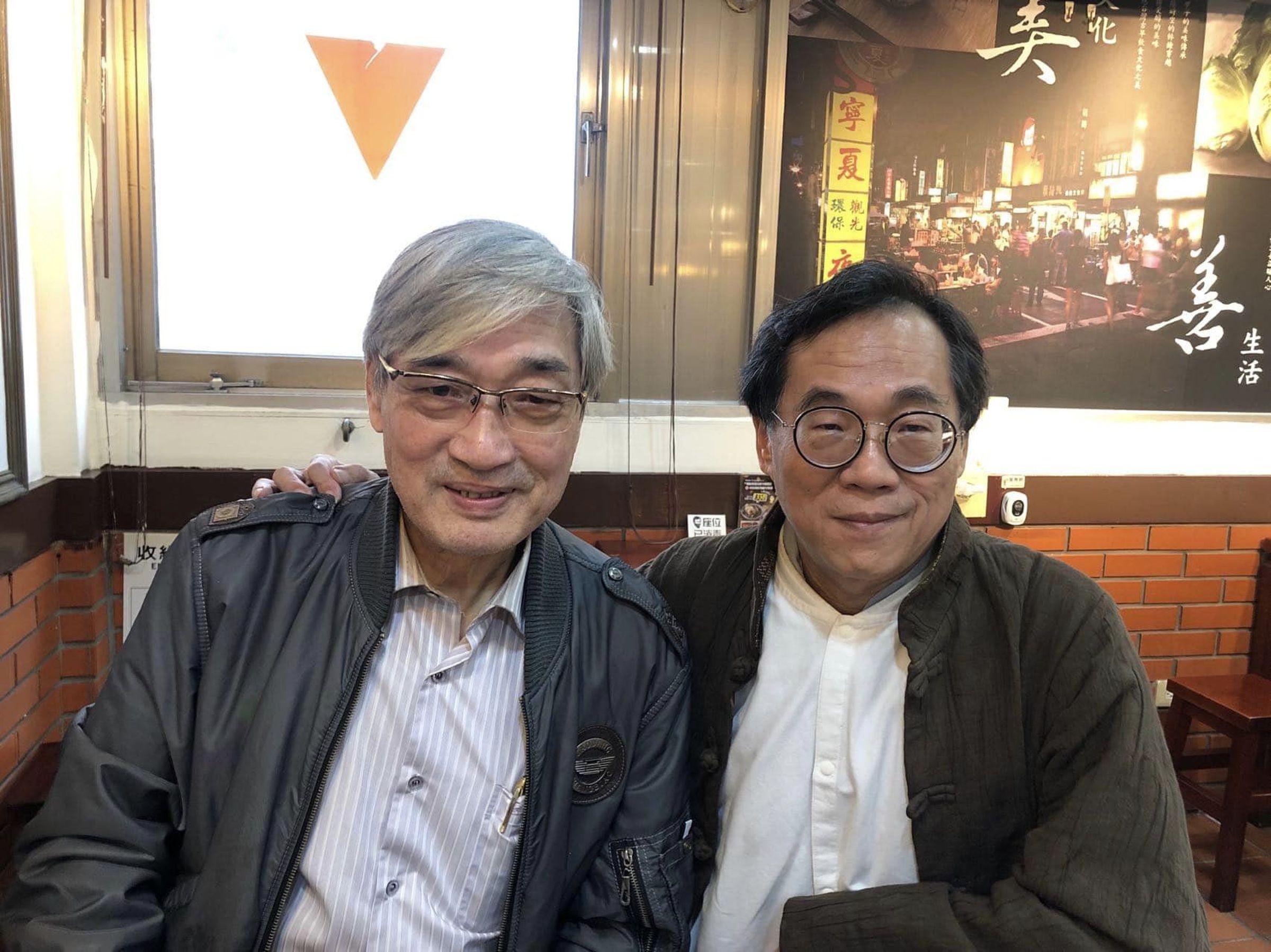 張友驊(左)與好友陳琴富(右)。(翻攝陳琴富臉書)
