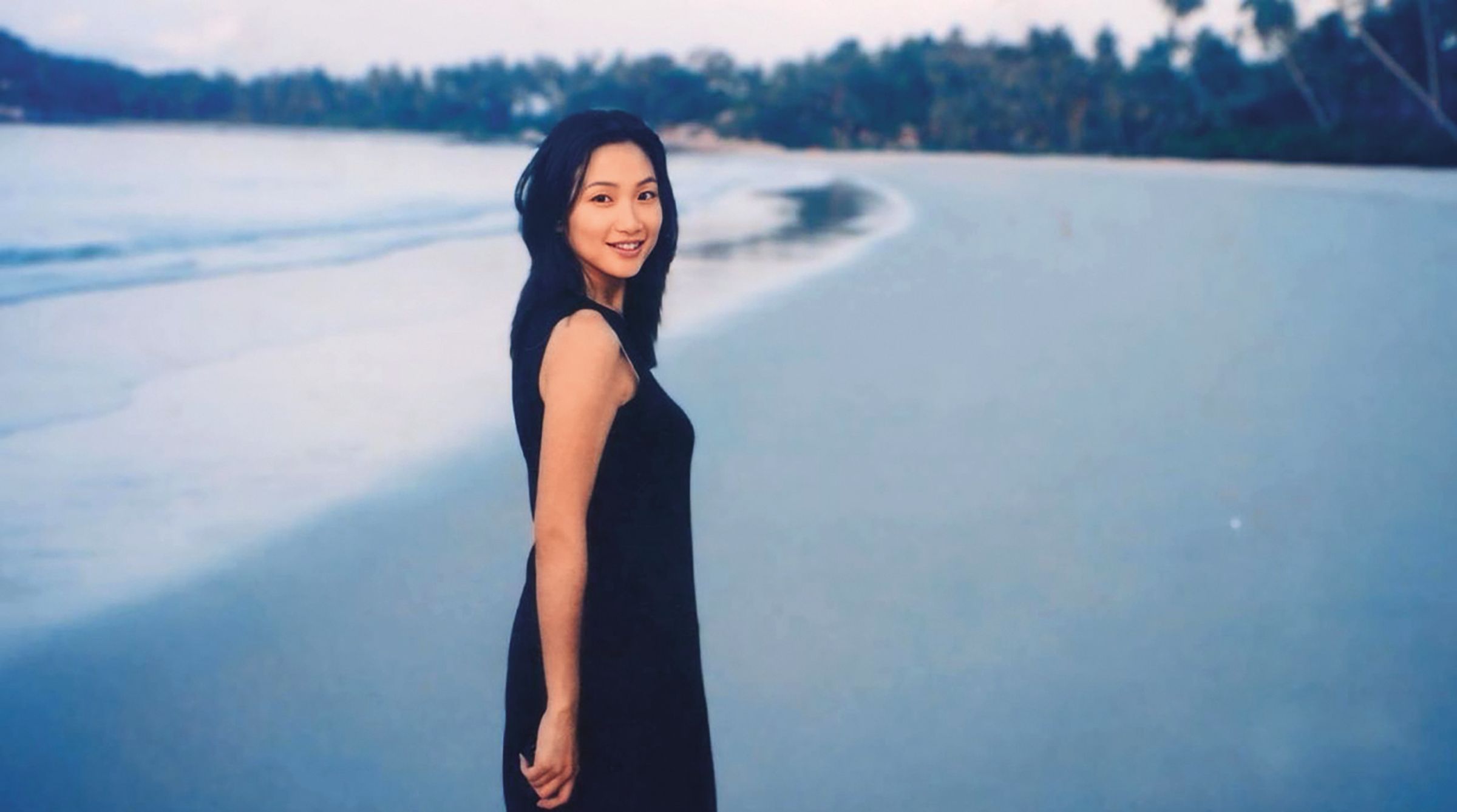 柯震東媽媽aka小編婆婆的素顏照曝光,根本周迅翻版。(翻攝自柯震東Threads)