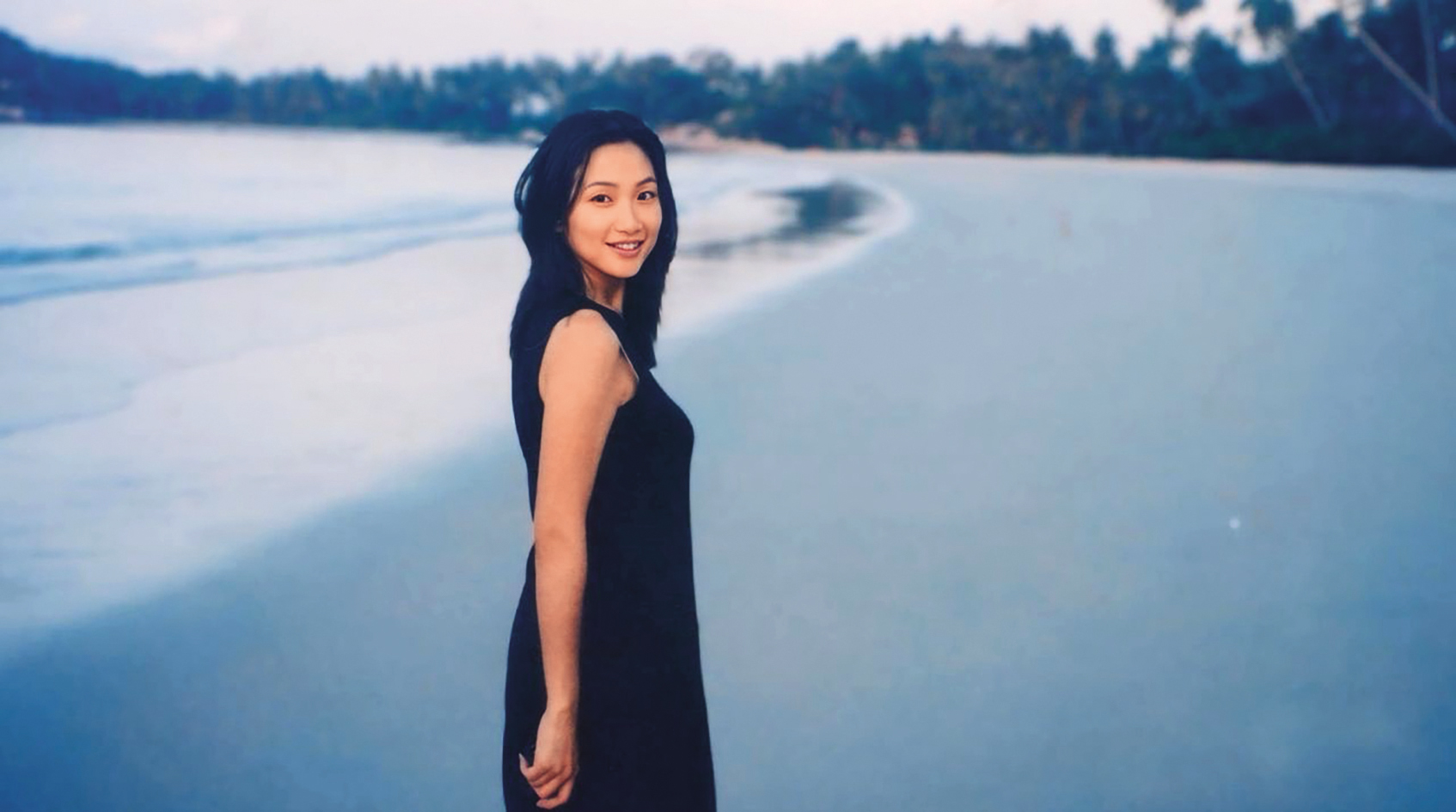 柯震東媽媽aka小編婆婆的素顏照曝光,根本周迅翻版。(翻攝自柯震東Threads)