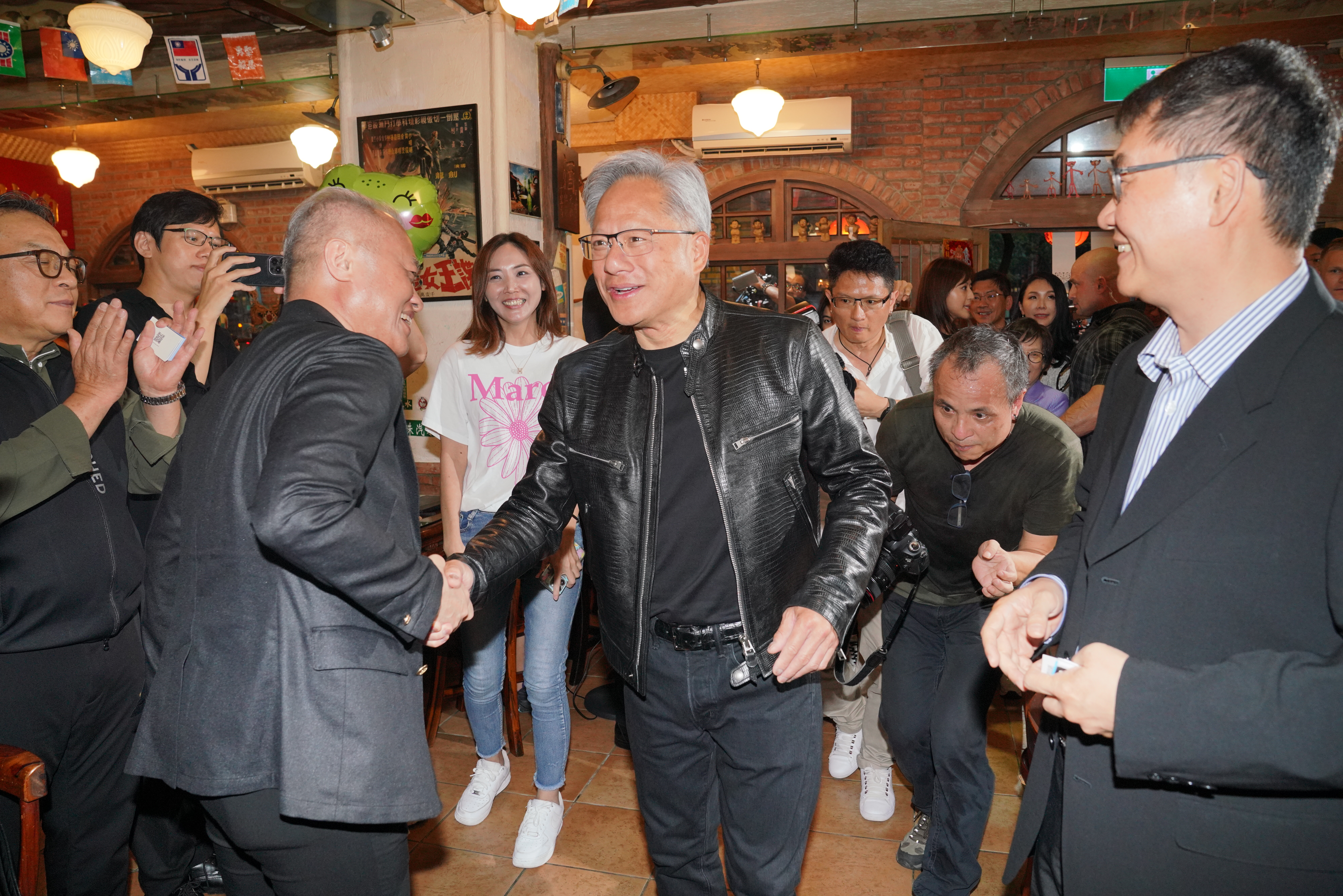 輝達執行長黃仁勳說，AI是台灣絕佳機會。