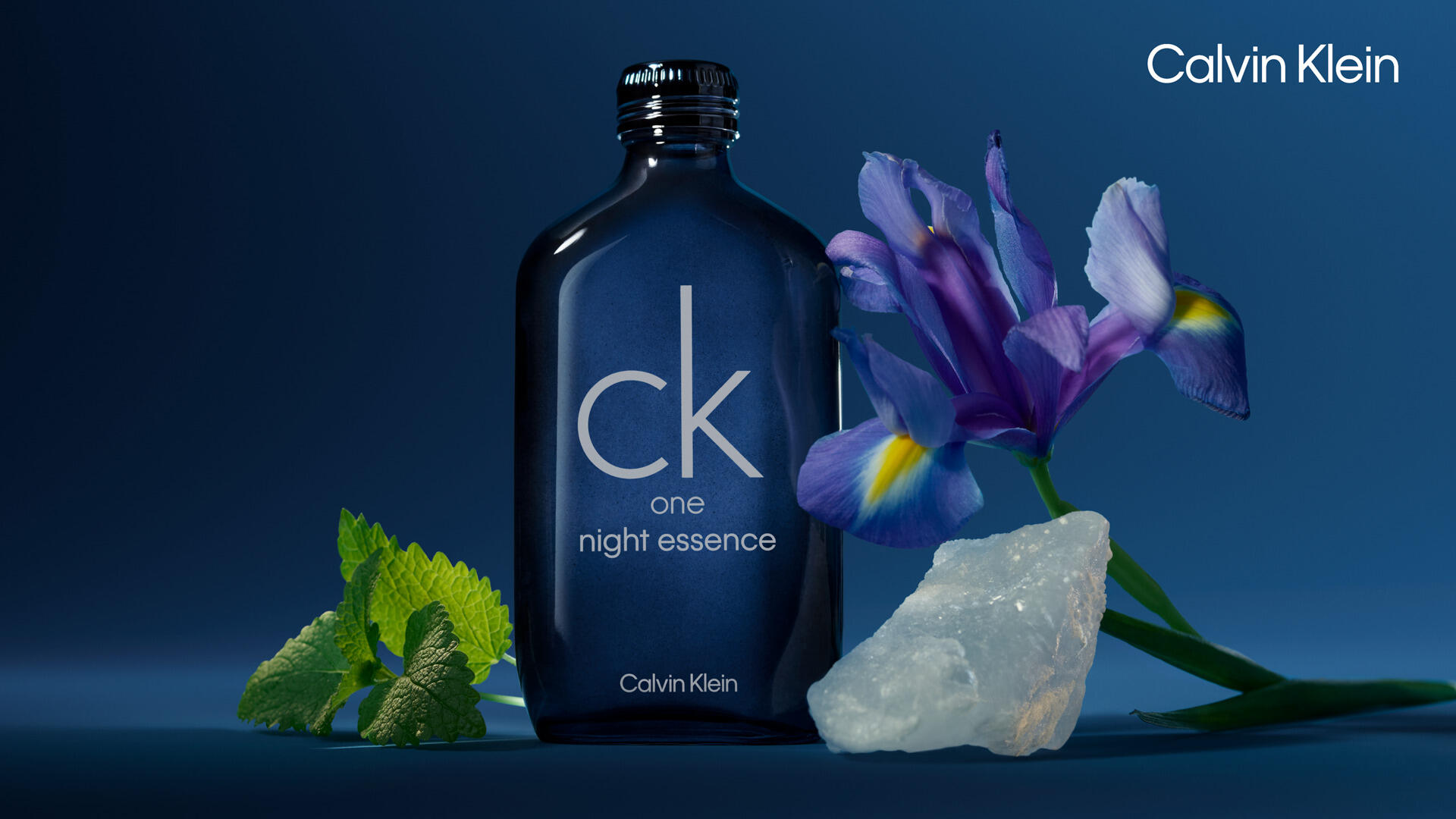 CK One夜境香精。50ML/NT$2,050、100ML/NT$3,000、200ML/NT$4,200(盧亞提供)