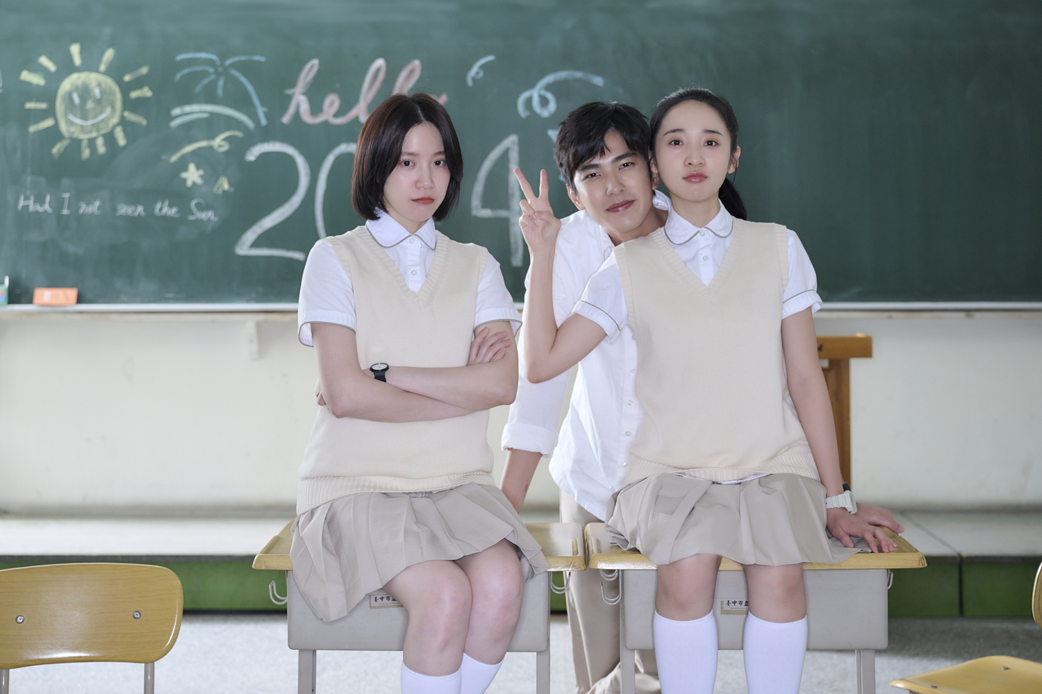 （左起）程予希，曾敬驊、李沐同台演出《如果我不曾見過太陽》。（一諾影視提供）