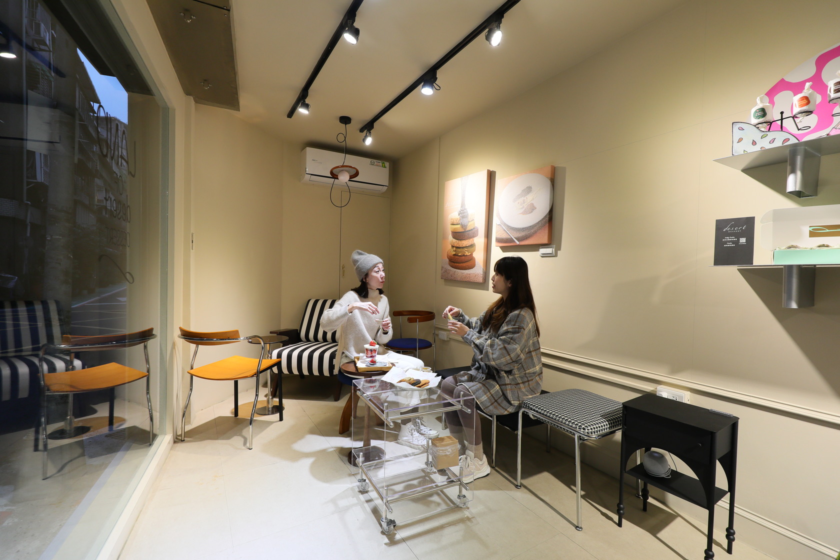 小小的店面主打外帶餅乾，受到女性客人的喜愛。