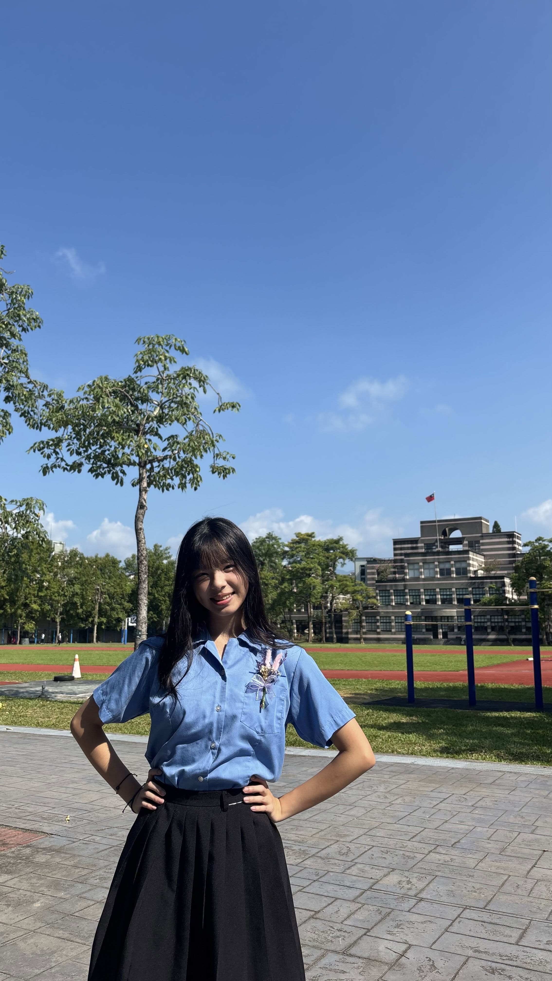 林芷瑈在Threads回文分享近況表示：「我有好好長大，前陣子高中畢業成年啦！」（翻攝自Threads）