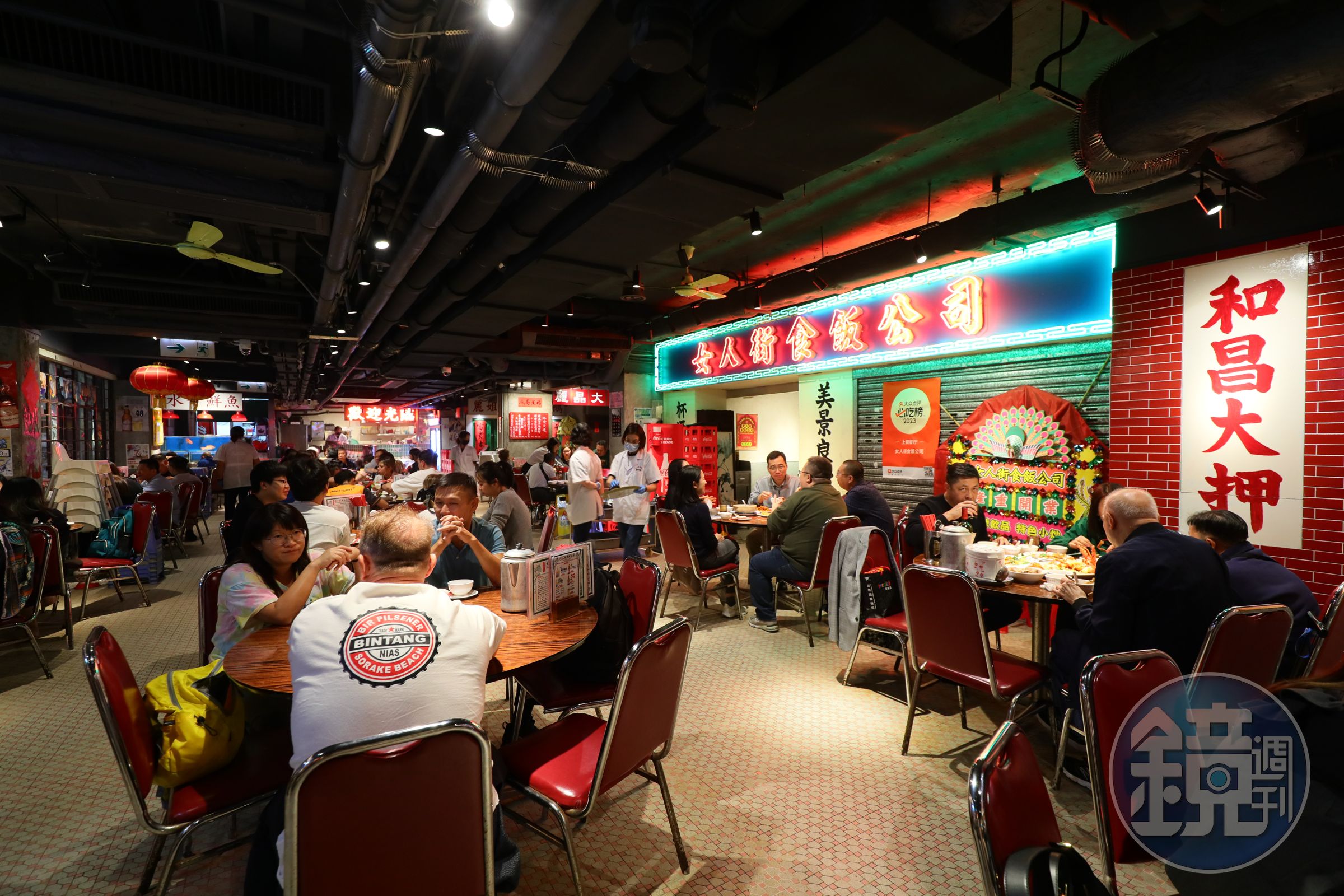坐在電影場景裡吃宵夜,是到香港旅行必做的一件事。