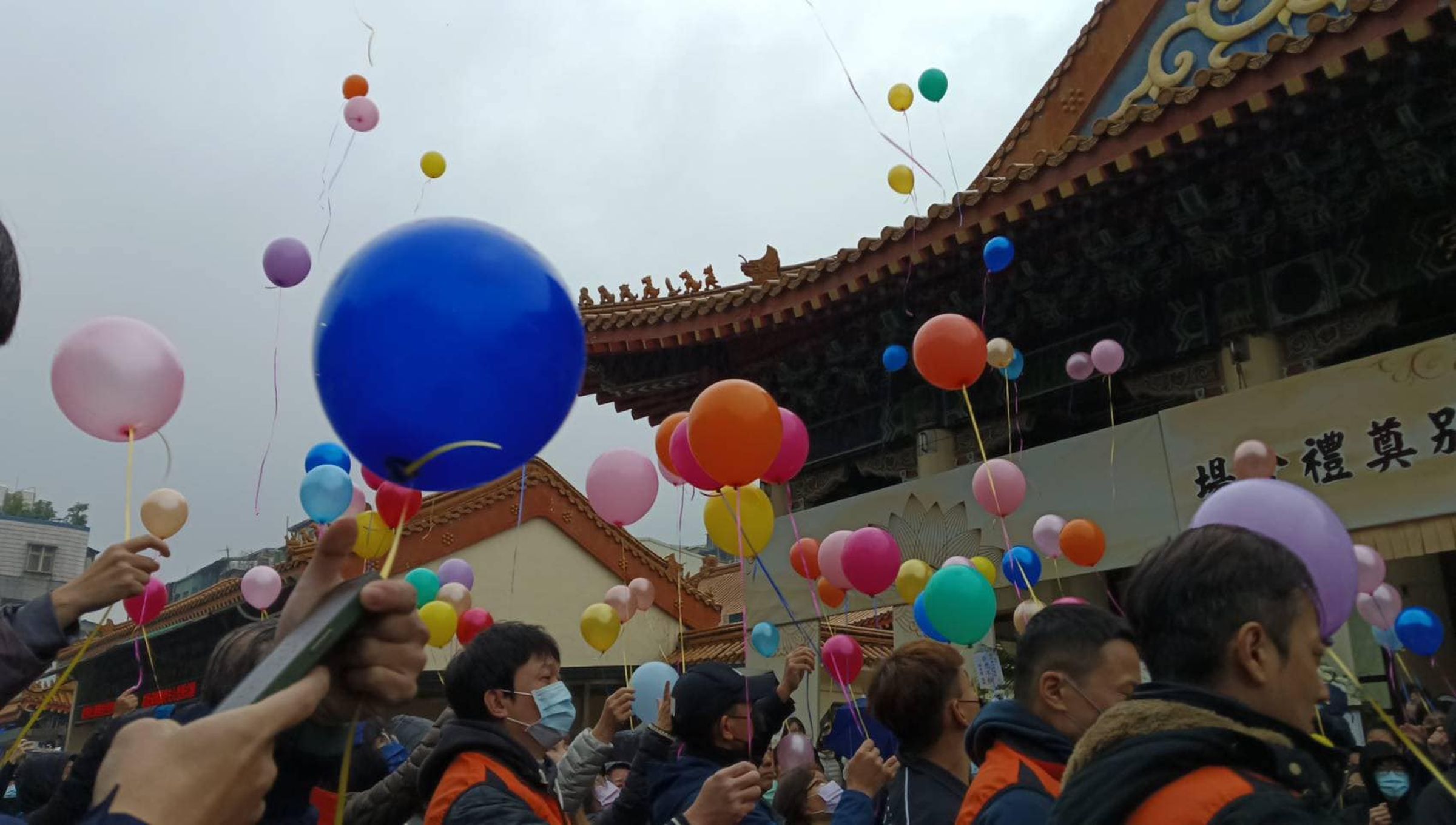 新北市國三生割頸案震驚全台,25日其告別式許多人都前去送他最後一程。(翻攝自孩想陪你長大臉書)