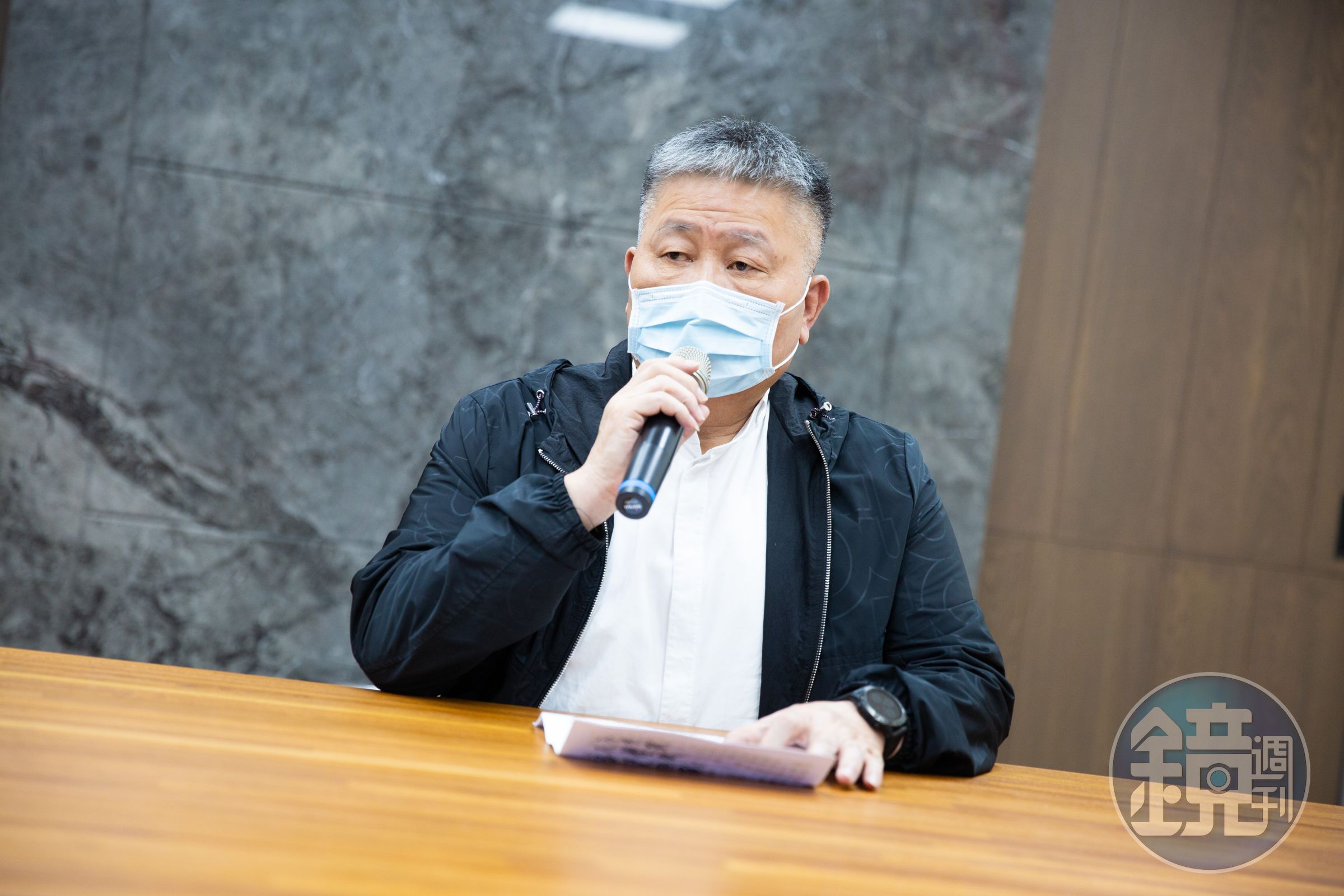 當年顏寬恒投入中二立委補選期間,其父親顏清標因「祖墳違建」的爆料一度被氣到住院。(本刊資料照)