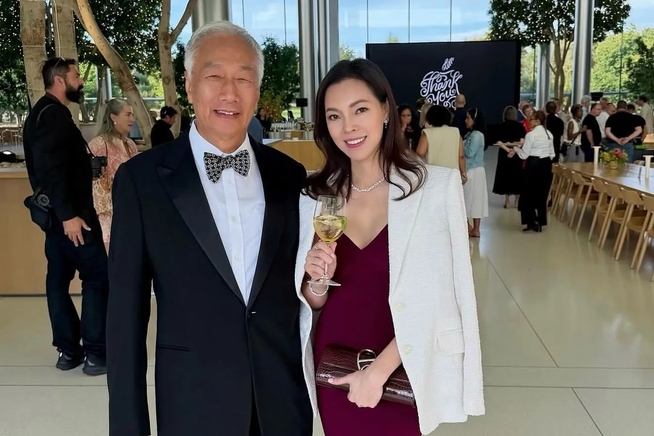 曾馨瑩曬出與郭台銘在美國的合照，夫妻倆久違公開同框。（翻攝網路）