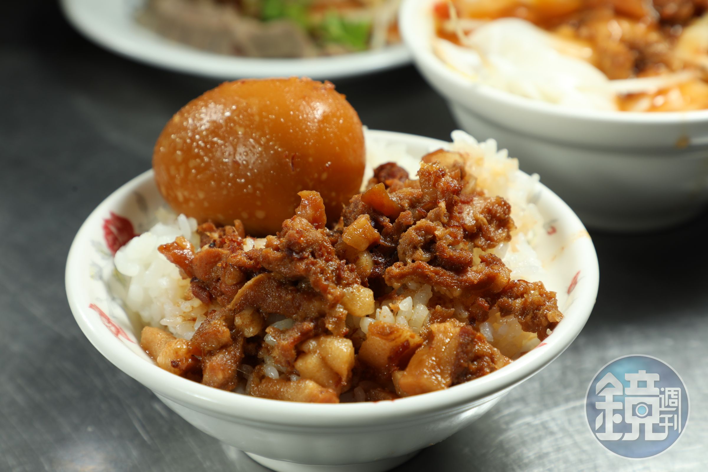 老圓環的「肉燥飯」，碗中都會附一顆滷蛋，滿足感更強。（70元／碗）