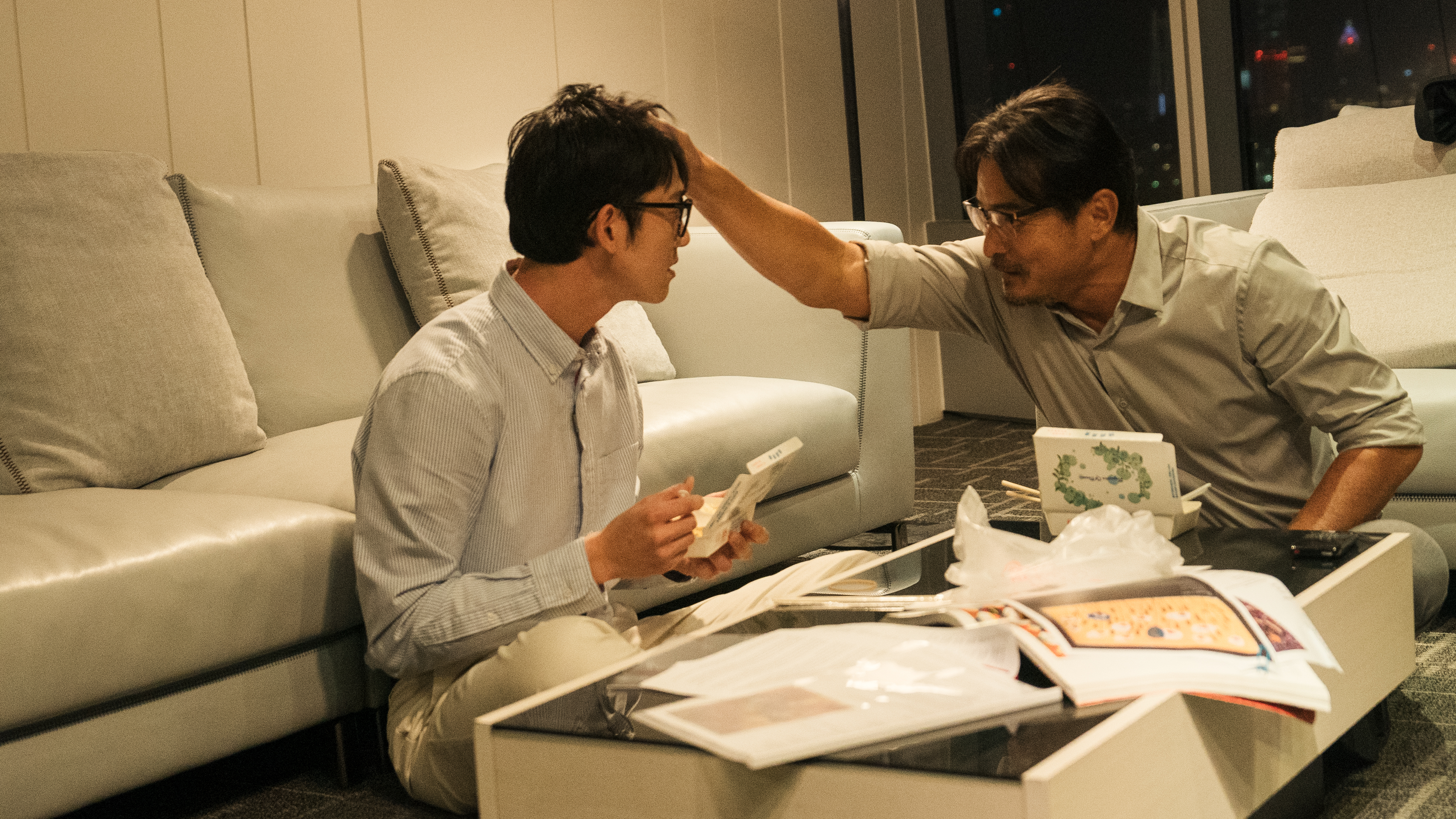 吳慷仁飾演的角色非常崇拜由李銘順飾演的老闆。（CATCHPLAY+提供）