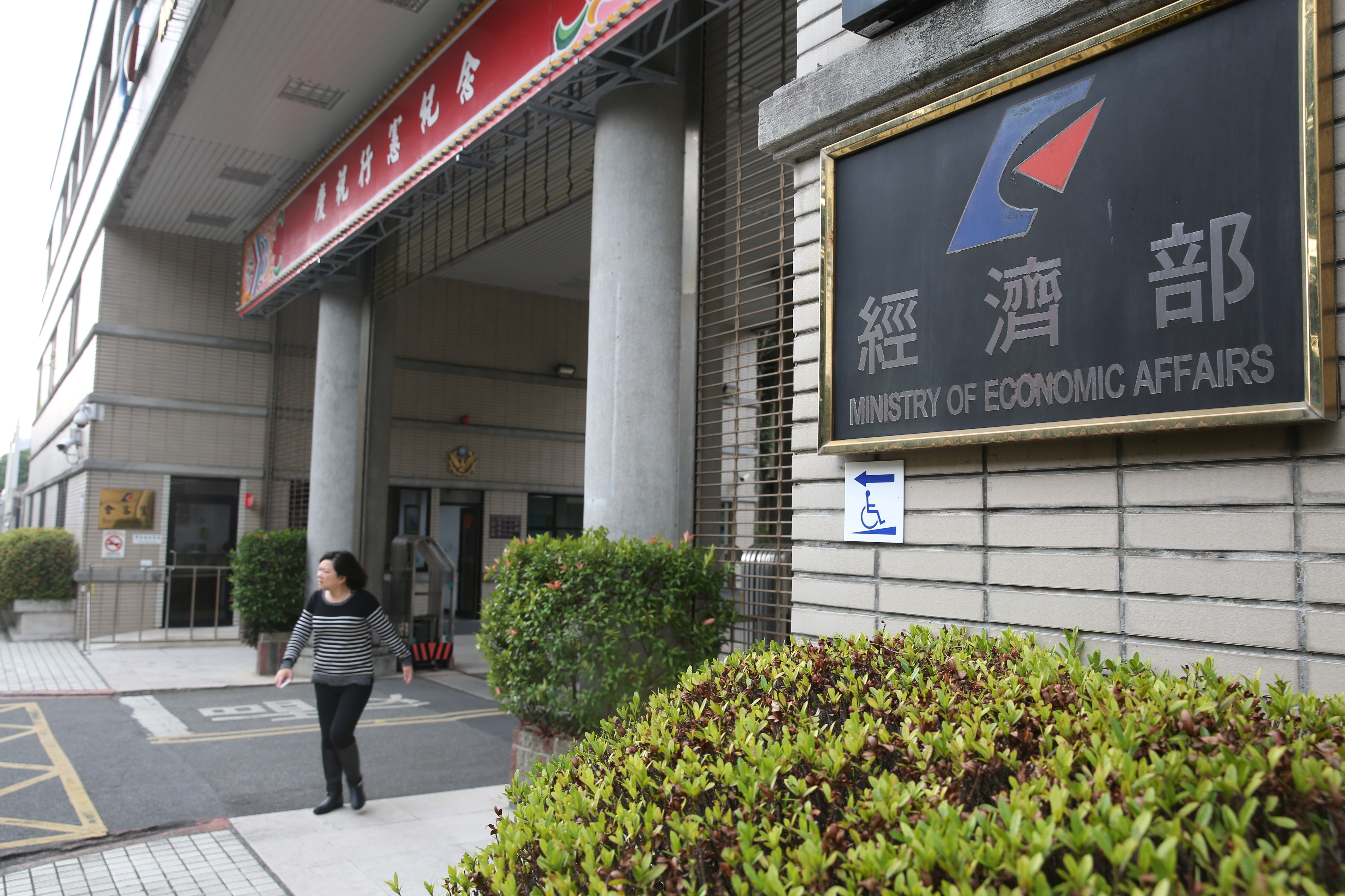 部分開發商表示，經濟部必須正視部分國產化項目價格高的離譜的問題。