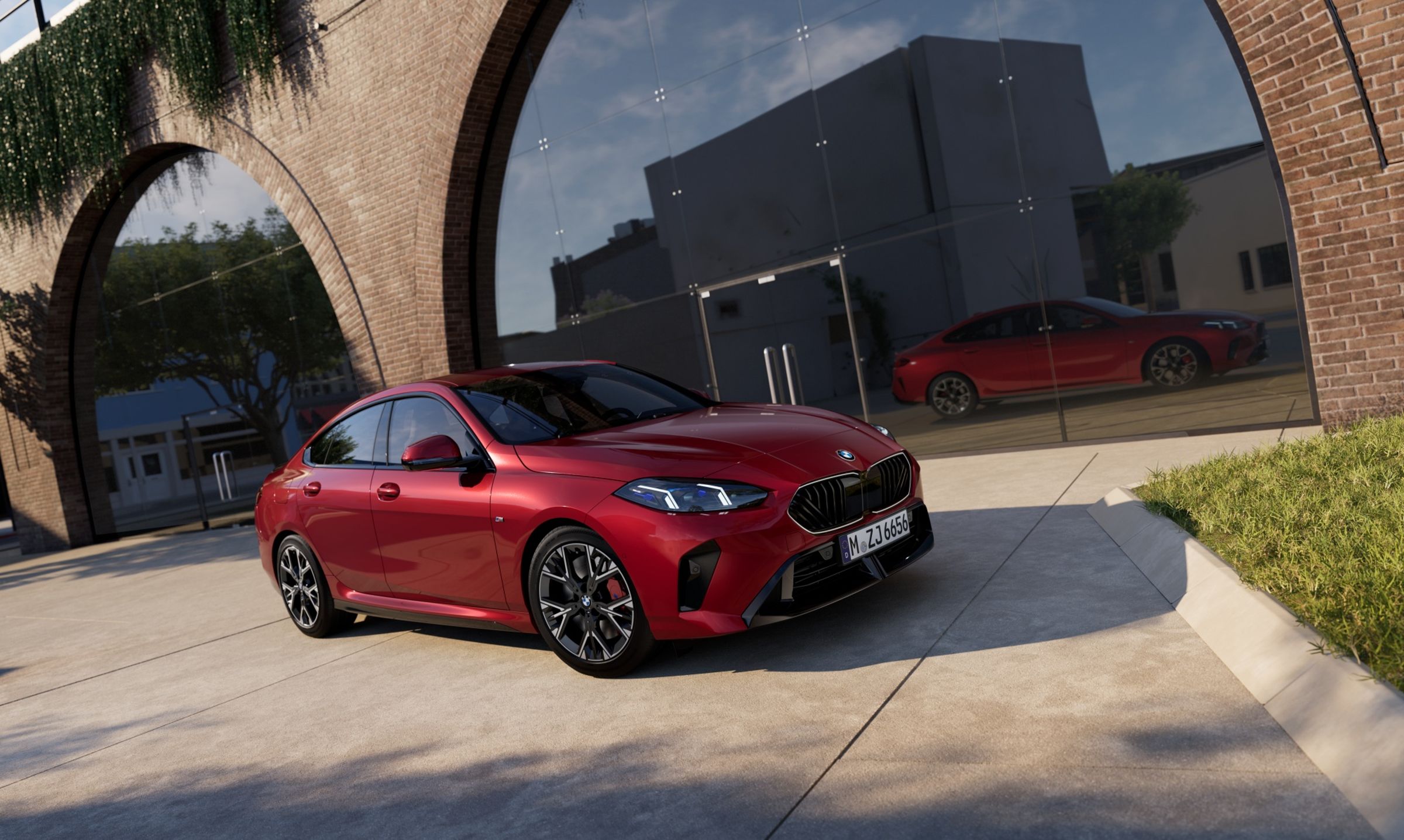 全新BMW 220 Gran Coupé M Racing Edition外觀部分，全面搭載M空力套件、M專屬輪圈及降低車高的M跑車化動態懸吊系統，呈現更具性能感的視覺張力。此外還升級更運動化、性能化的M Sport進階套件，外觀上升級配備包含燻黑造型頭燈、黑色高光澤套件、M煞車套件(紅色)與M擾流尾翼，全方位強化車輛戰鬥氣息，重新定義小型四門轎跑的運動美學