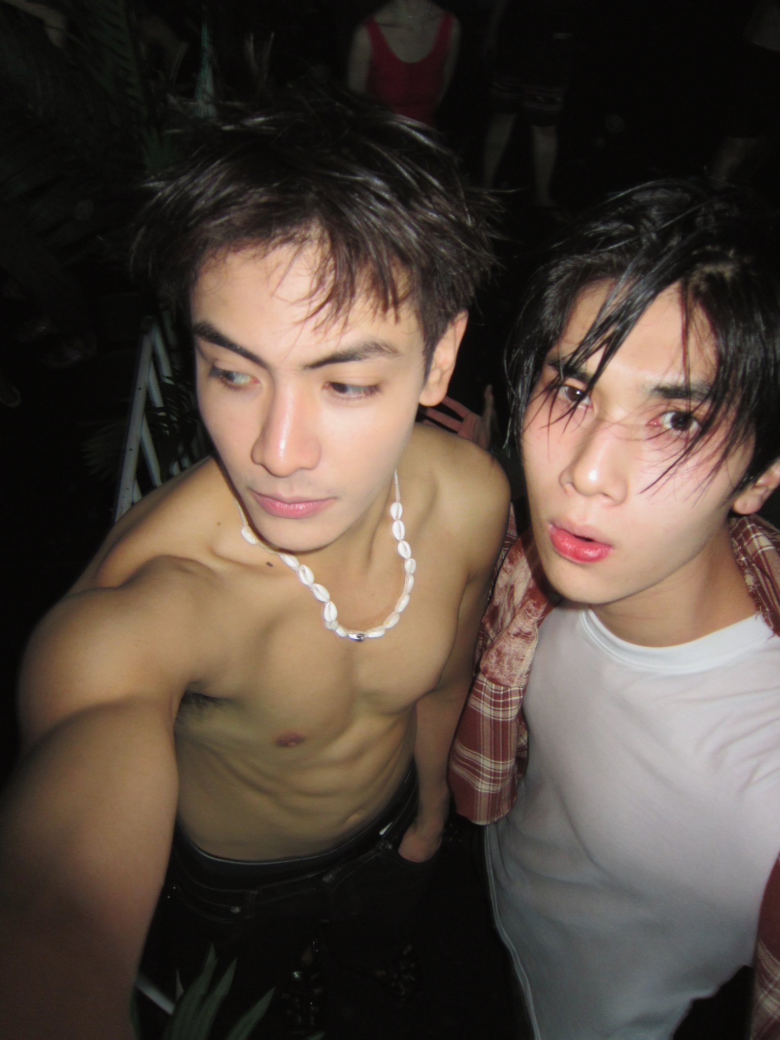 Joong（左）與Dunk是GMMTV花美男CP，顏值與身材都是天菜級別。（翻攝Joong X）