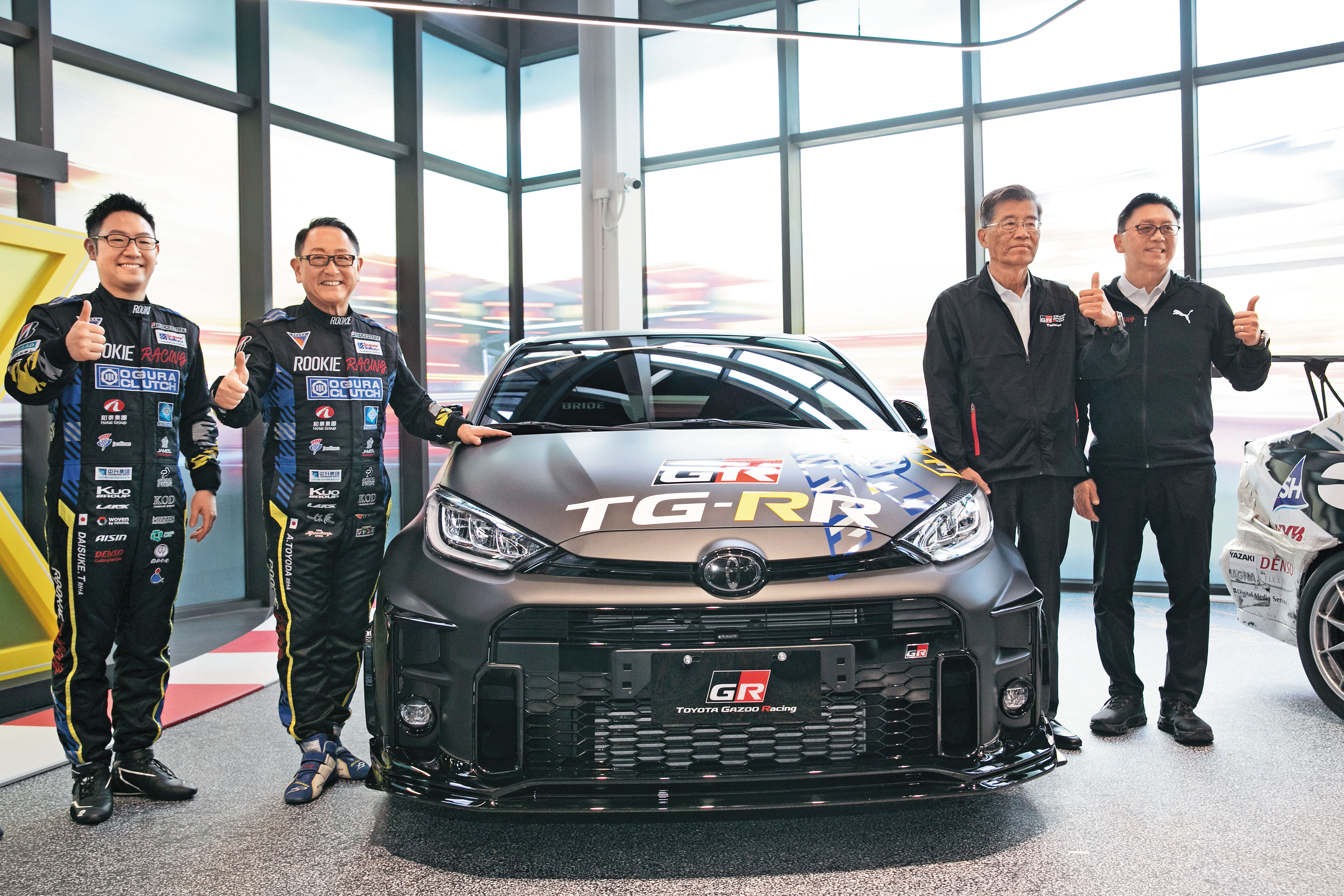 和泰車董座黃南光、總經理蘇純興十分感謝豐田章男父子來台力挺。