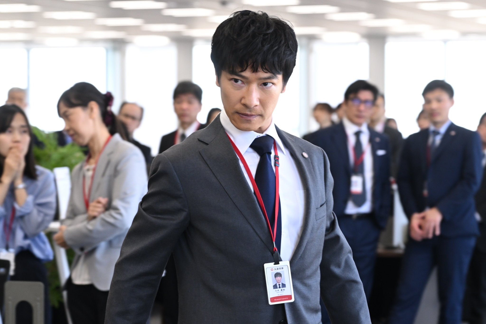 日本知名男星堺雅人（圖）參與的連續劇《VIVANT》劇組，日前在亞塞拜然拍戲時，發生死亡車禍意外。（翻攝X@TBS_VIVANT）