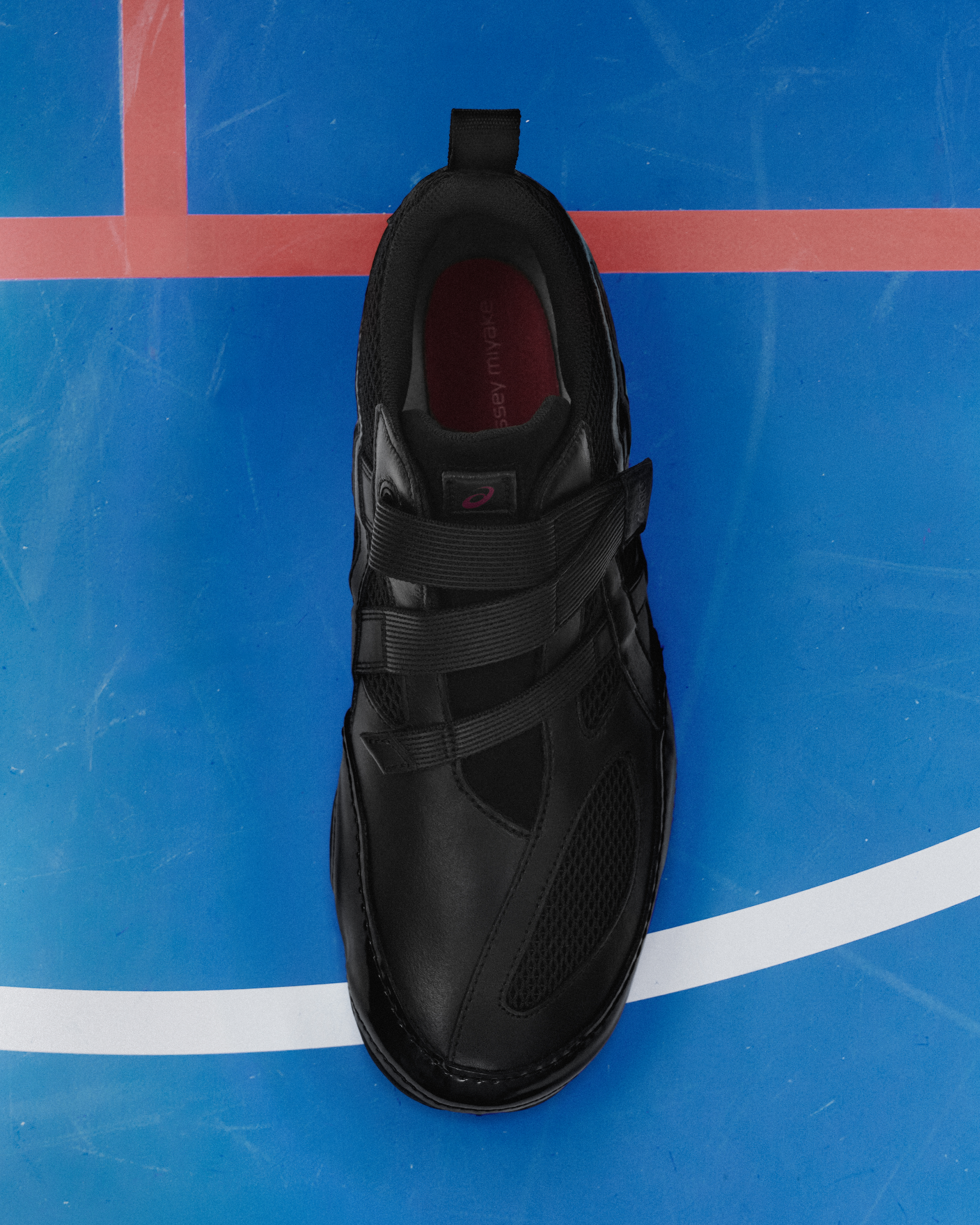 黑色ISSEY MIYAKE FOOT,NT$8,280。(君梵提供)