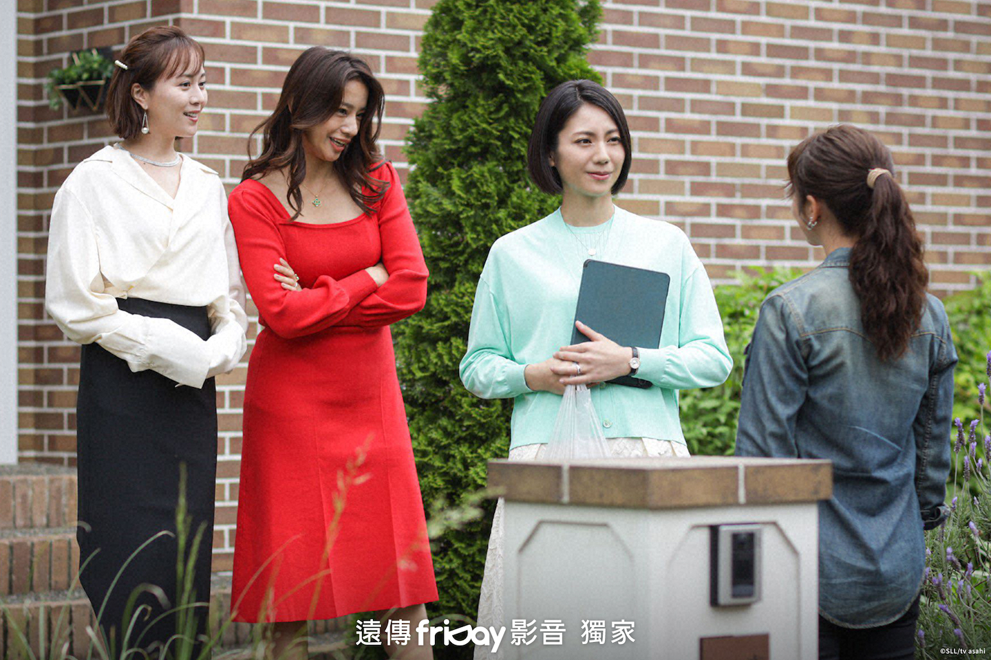 《Sky Castle 日劇版》看這群貴婦為了子女教育而使盡全力。(friDay影音提供)