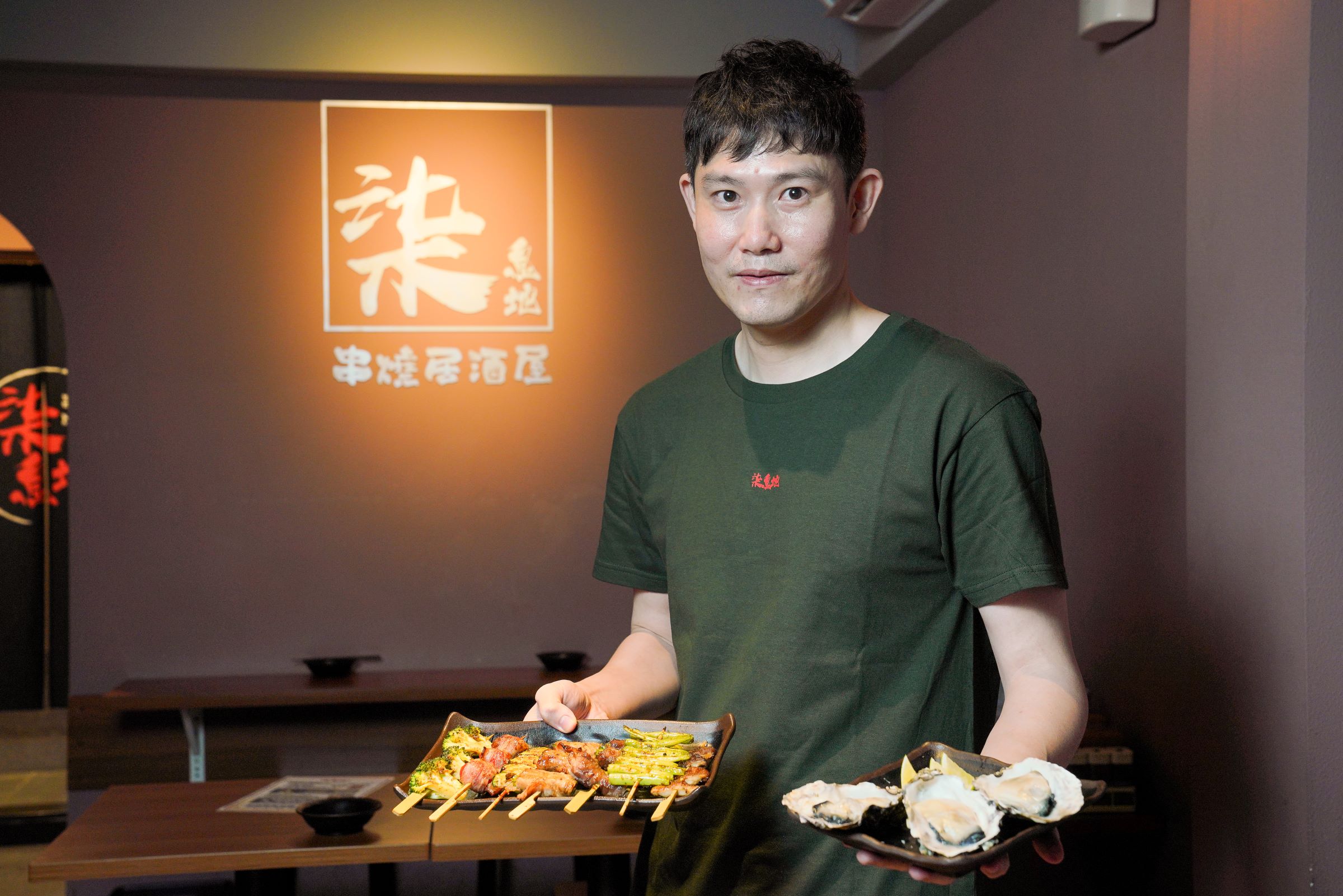 陳信儒(圖)跟6個大學至交酒友,為了北漂後在台北有一個喝酒了不怕出醜的自己地盤,合開了柒串燒屋,而後海、陸菜色越來越豐富,便改成柒息地串燒居酒屋。