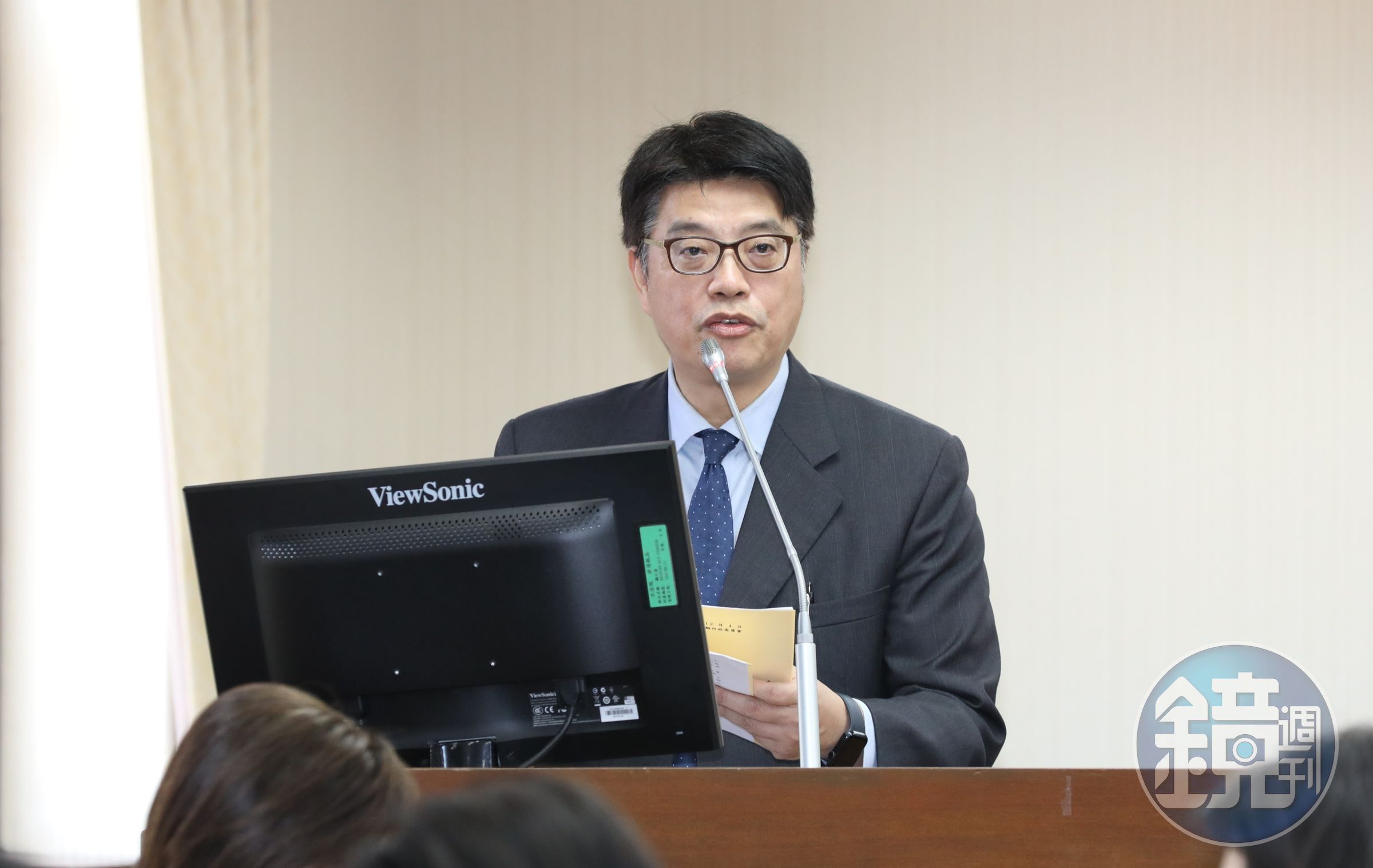 不少赴中國發展的台灣藝人前後在微博表態支持「中國台灣省」說法，陸委會主委邱垂正透過拍攝過影片回應。