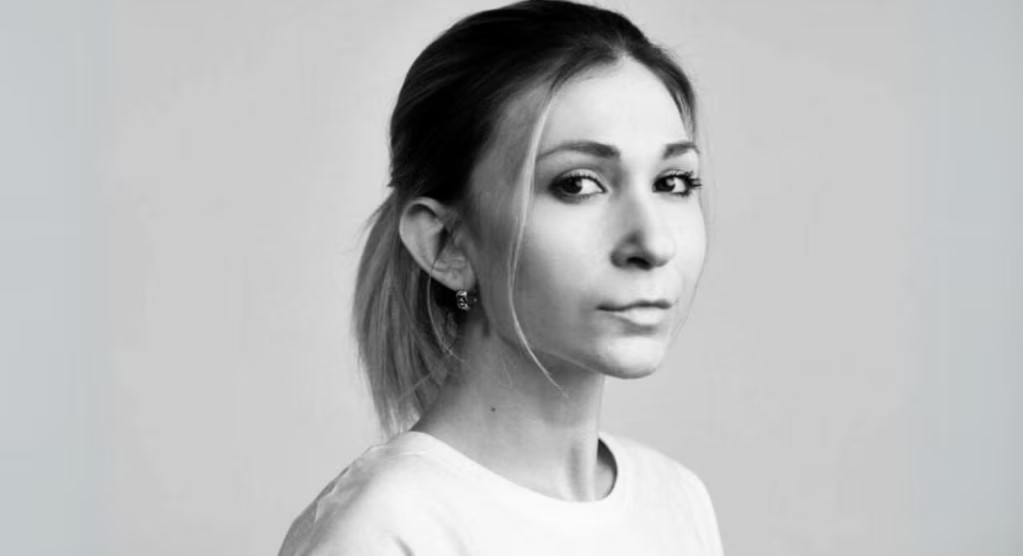 羅什奇娜赴戰地深入取材後失蹤，遭俄方長期隱瞞死訊，甚至被列為「無名男屍」，其遺體狀況慘不忍睹。（翻攝自facebook）