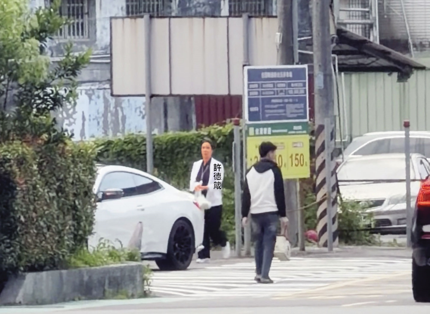 7月3日18:02口腹欲先決,高樹國載許德箴到公司附近買晚餐,後直奔汐止山區。