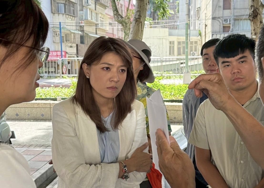 台北市議員顏若芳批評北市府知情機械狗為中國製，仍默許使用。（翻攝顏若芳臉書）