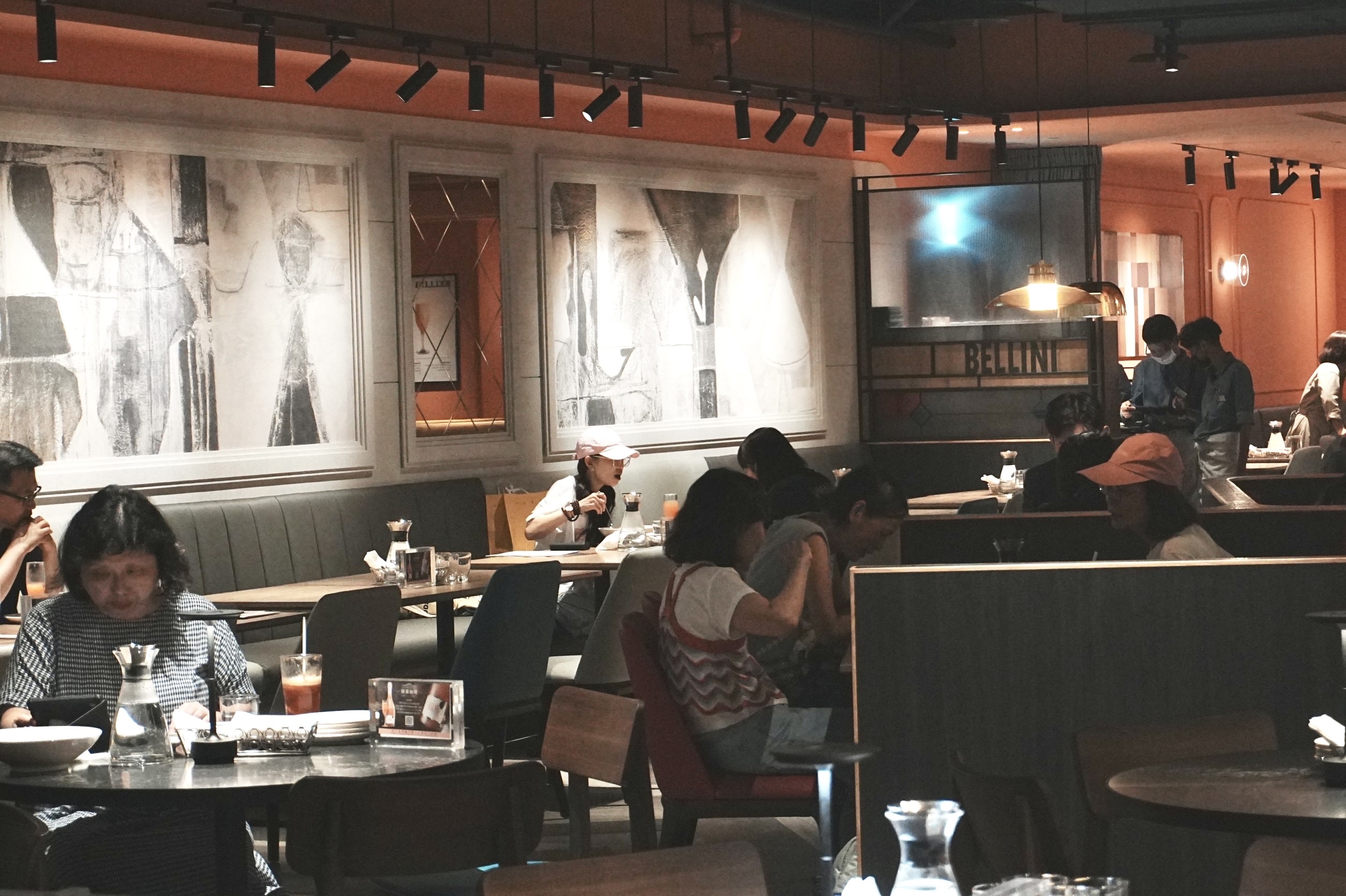 BELLINI Pasta Pasta一改過去風格，特意將餐廳重新打造為威尼斯水道風情。