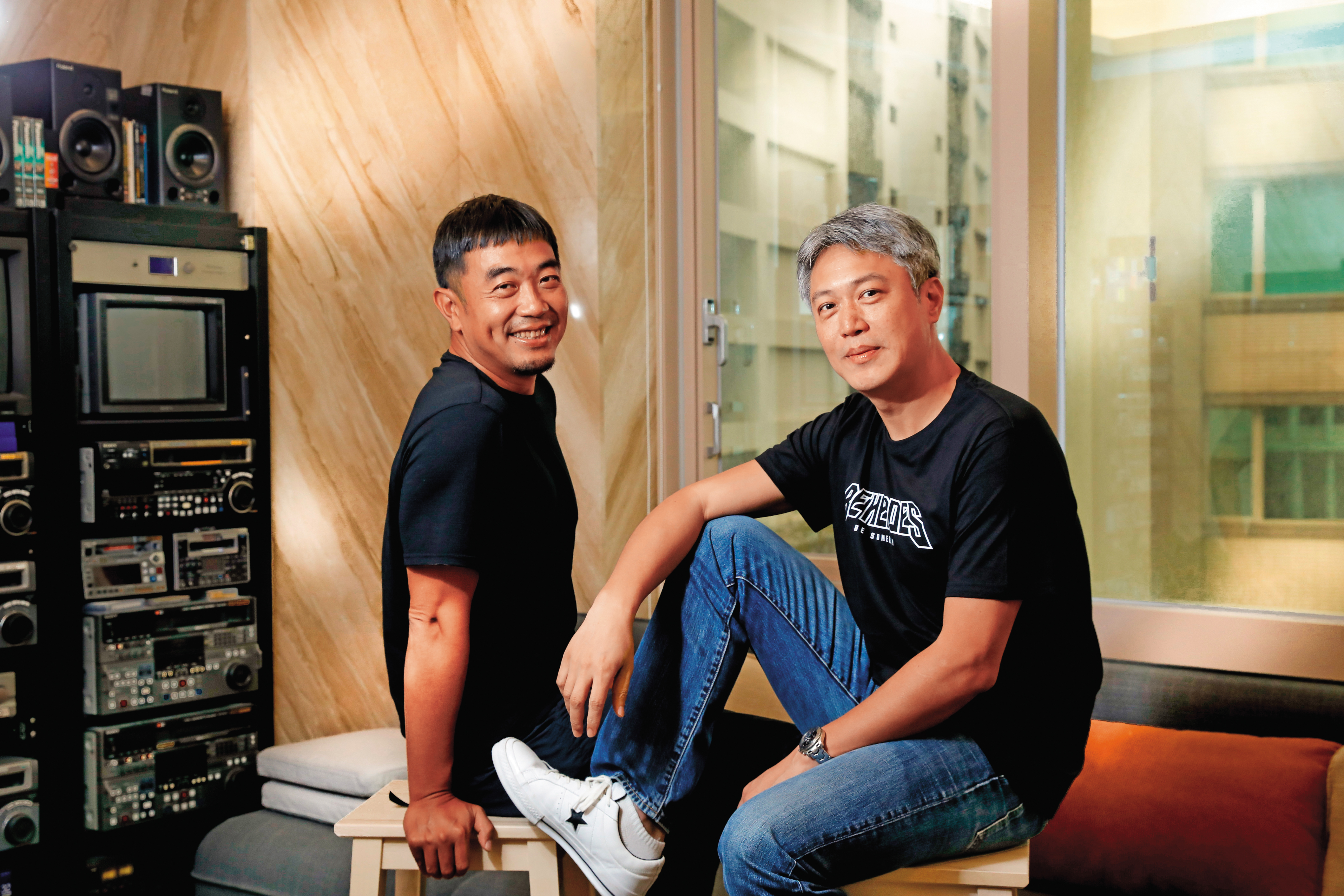 好看娛樂總經理湯宗霖（左）與展逸國際董事長張憲銘（右）攜手跨界合作。