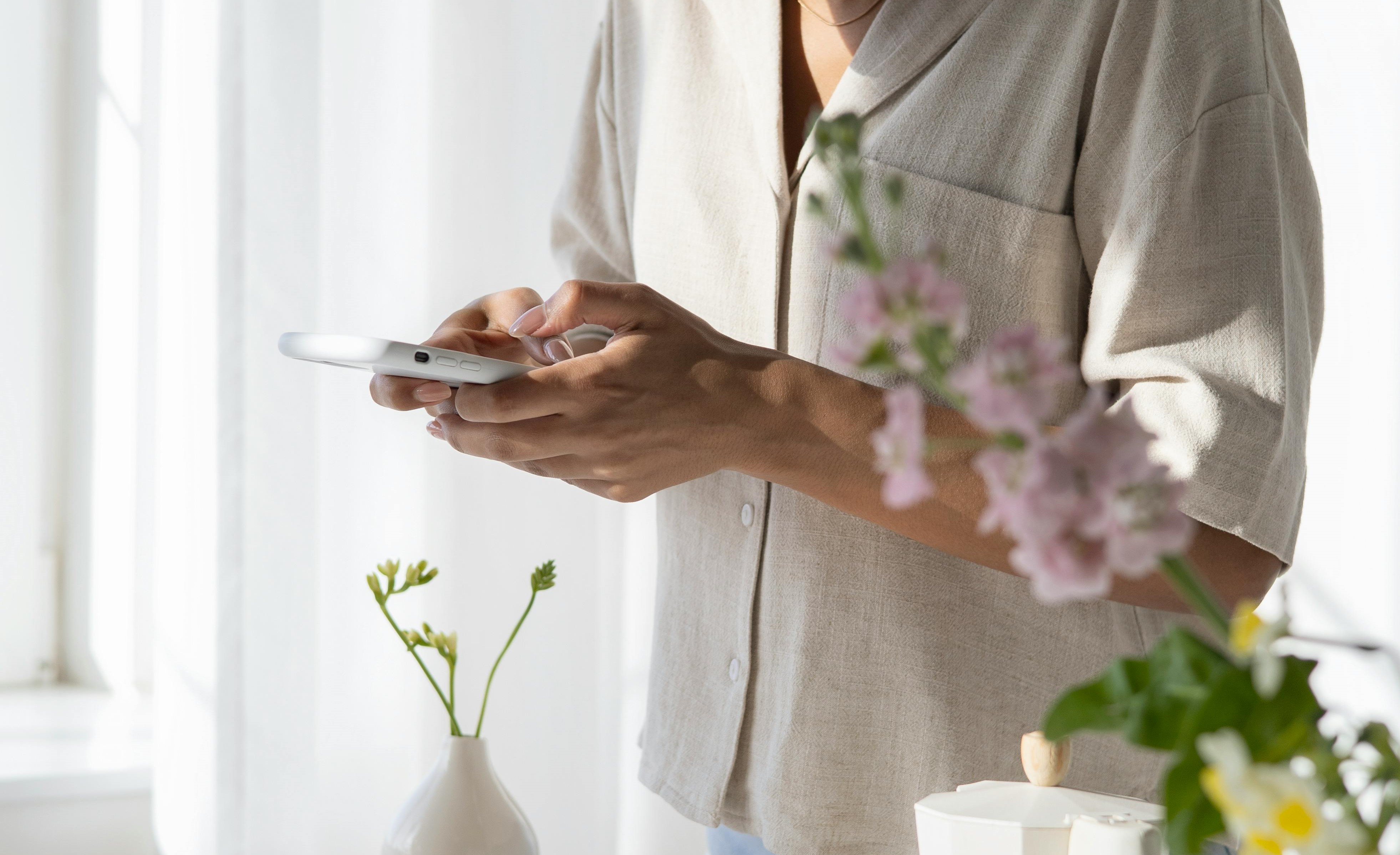 一名網友抱怨，男友太強烈的分享欲令她壓力很大。示意圖，非當事人（pexels）